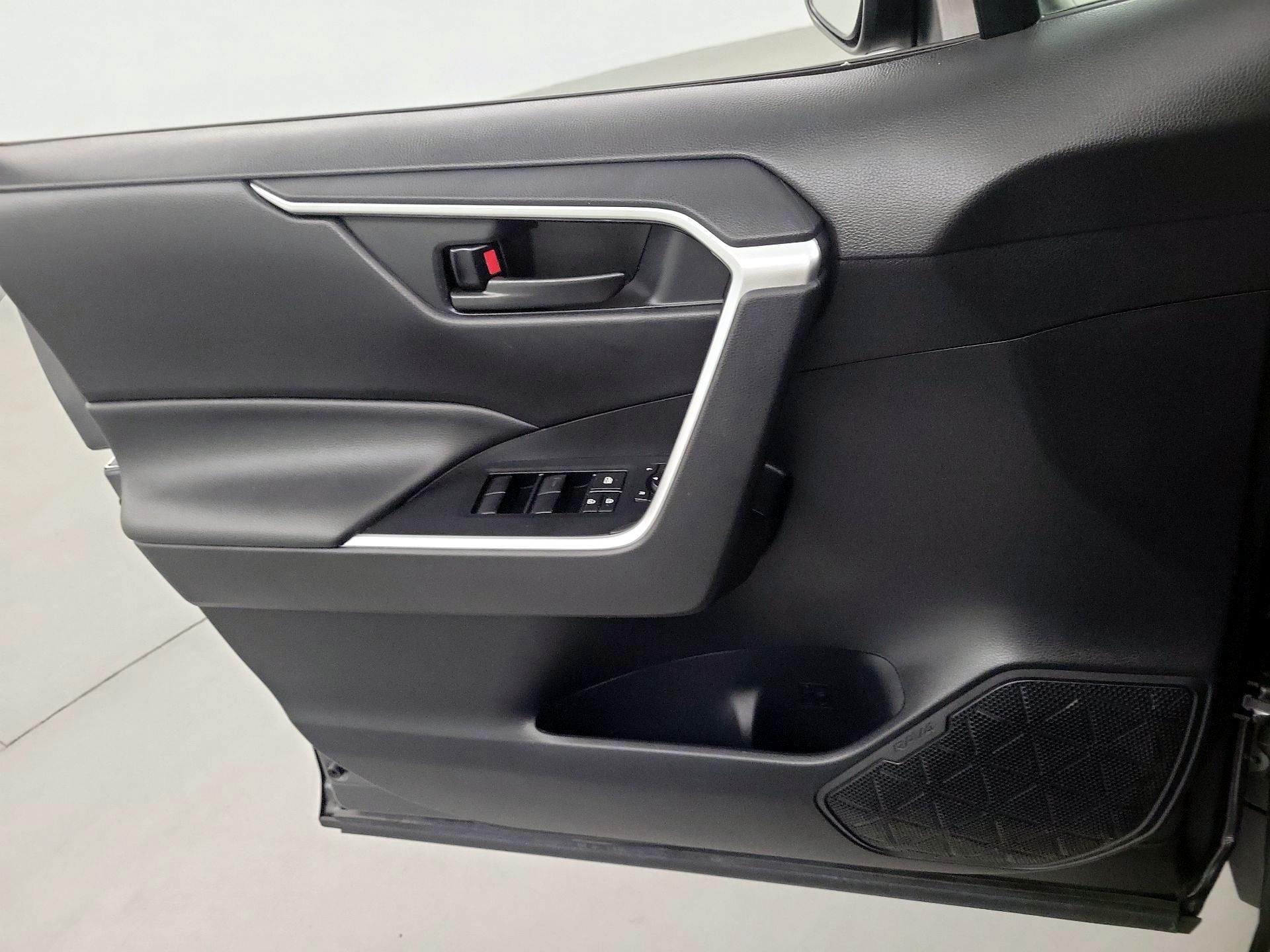 Thumbnail: 2022 Toyota RAV4 - 12
