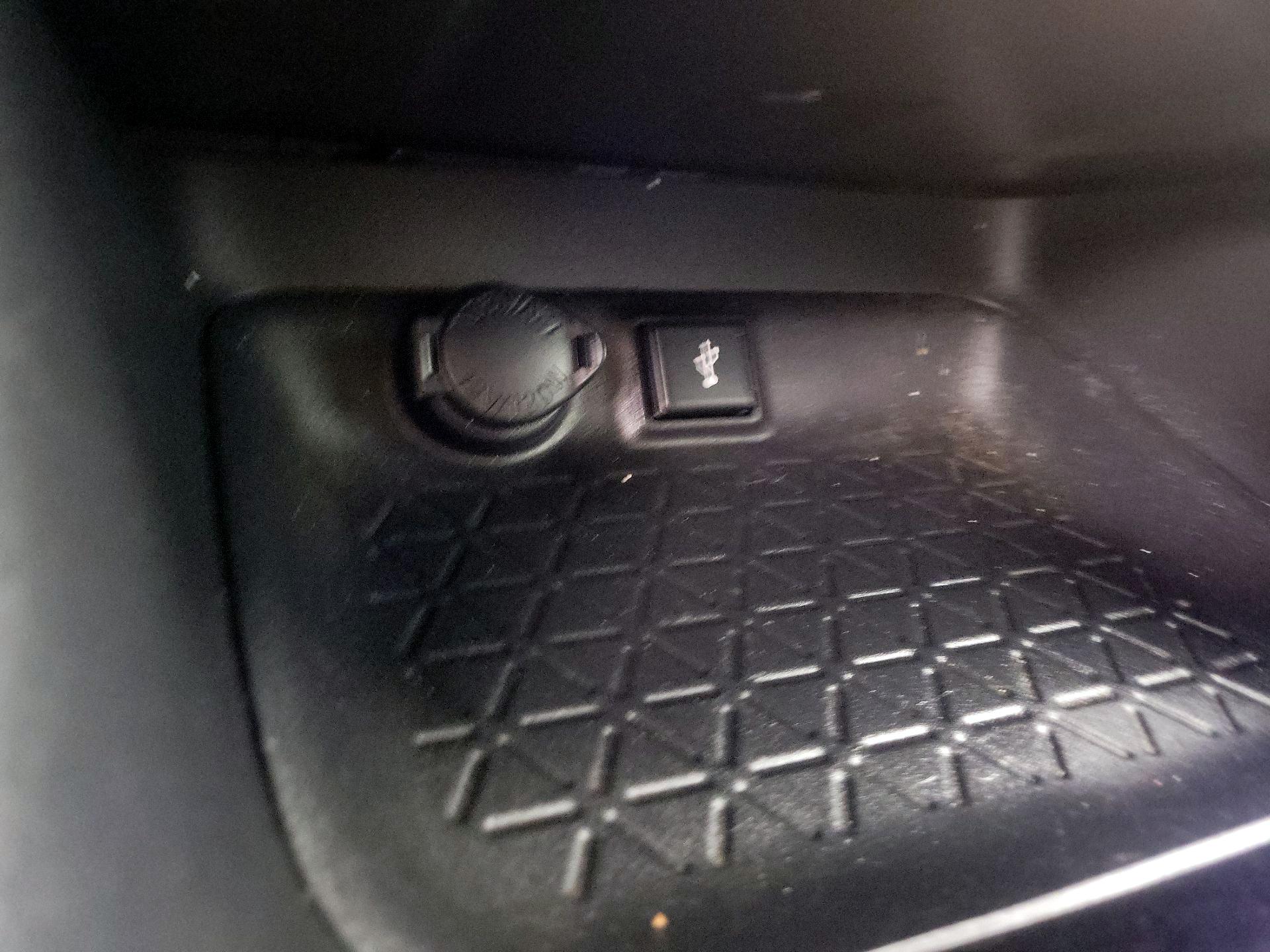Thumbnail: 2022 Toyota RAV4 - 18