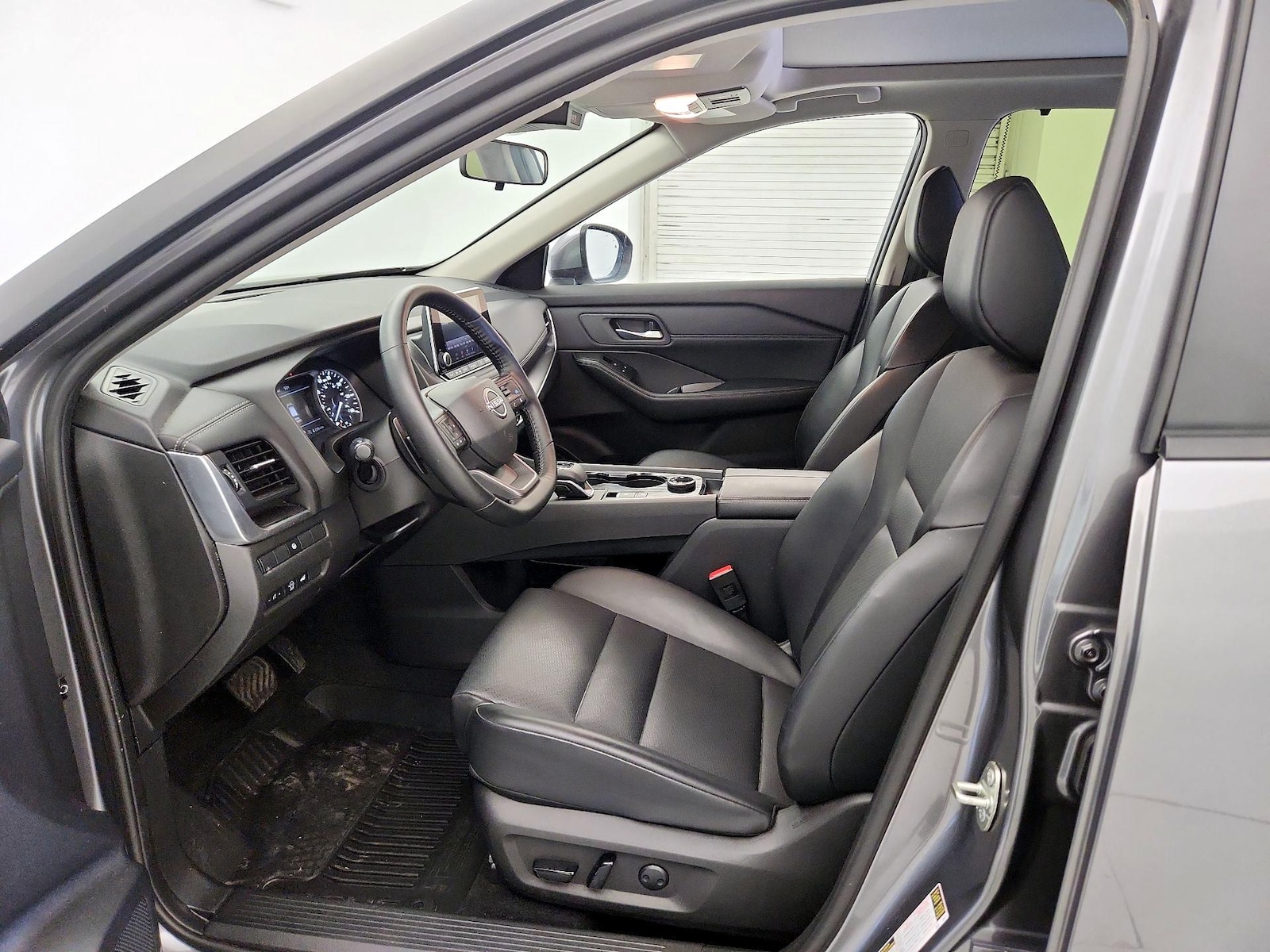 2025 Nissan Rogue SV - Photo 12