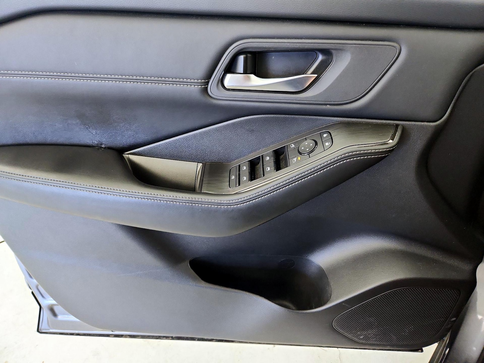 2025 Nissan Rogue SV - Photo 13