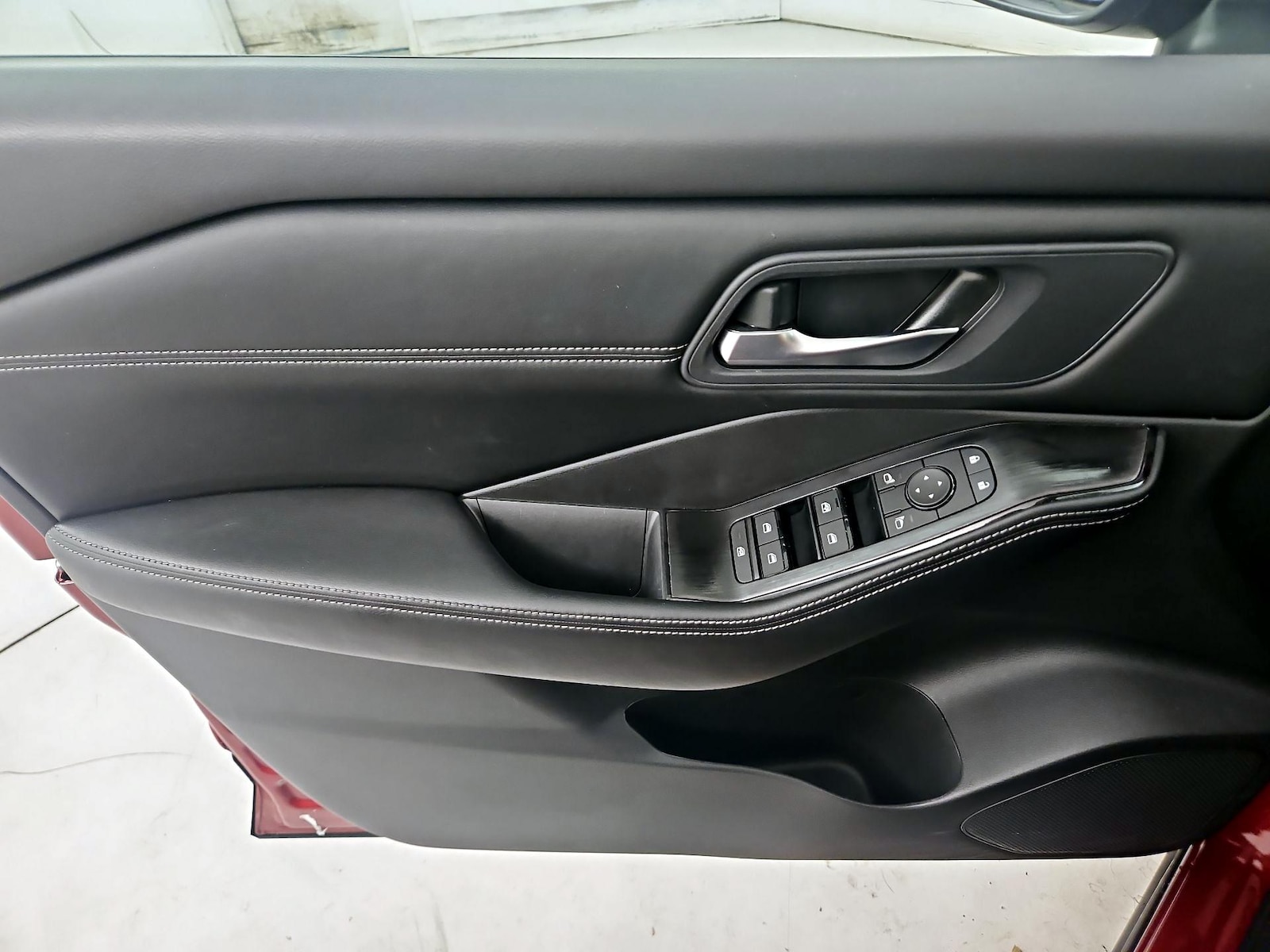 2024 Nissan Rogue SV - Photo 13