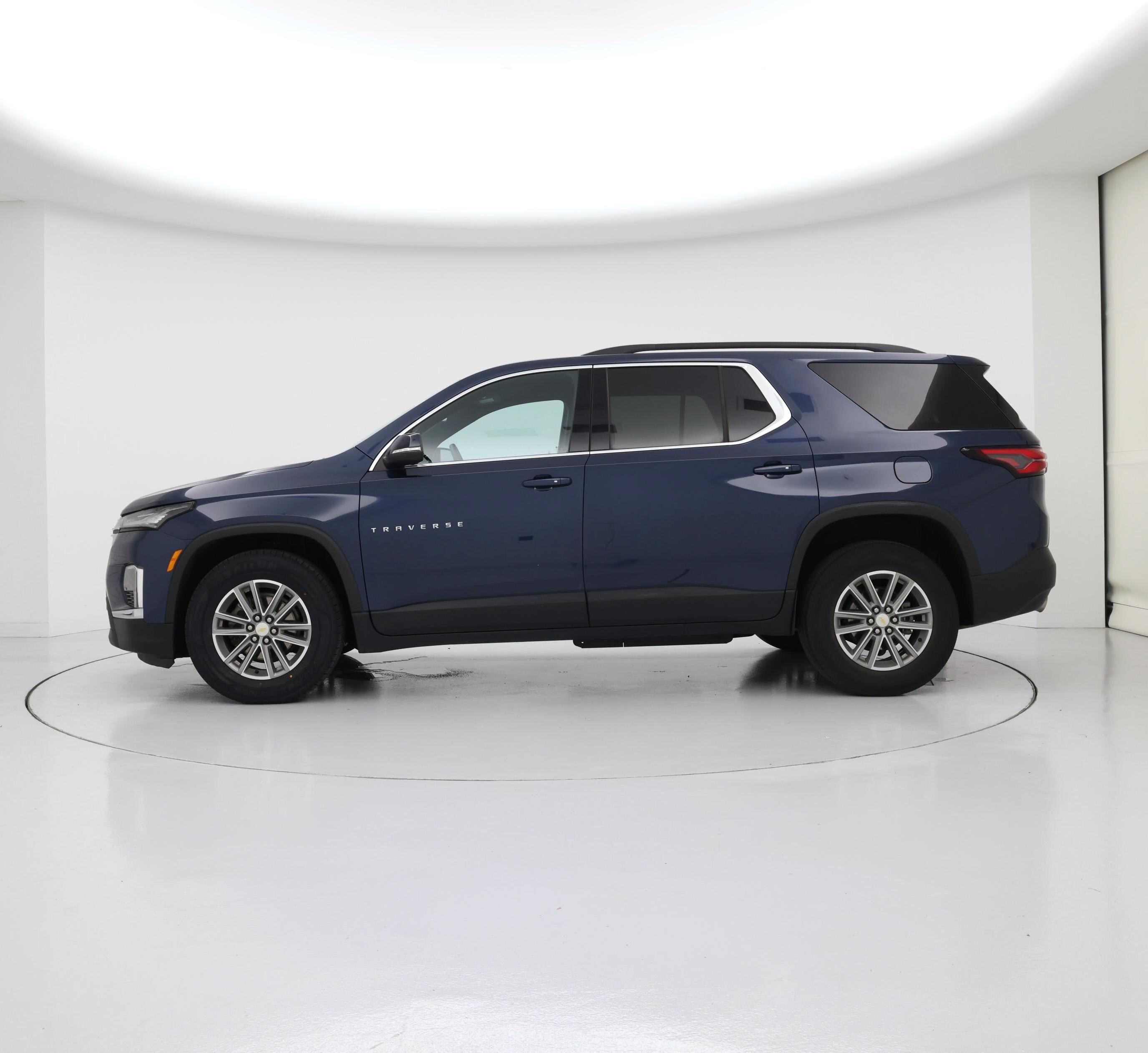 Thumbnail: 2023 Chevrolet Traverse - 3