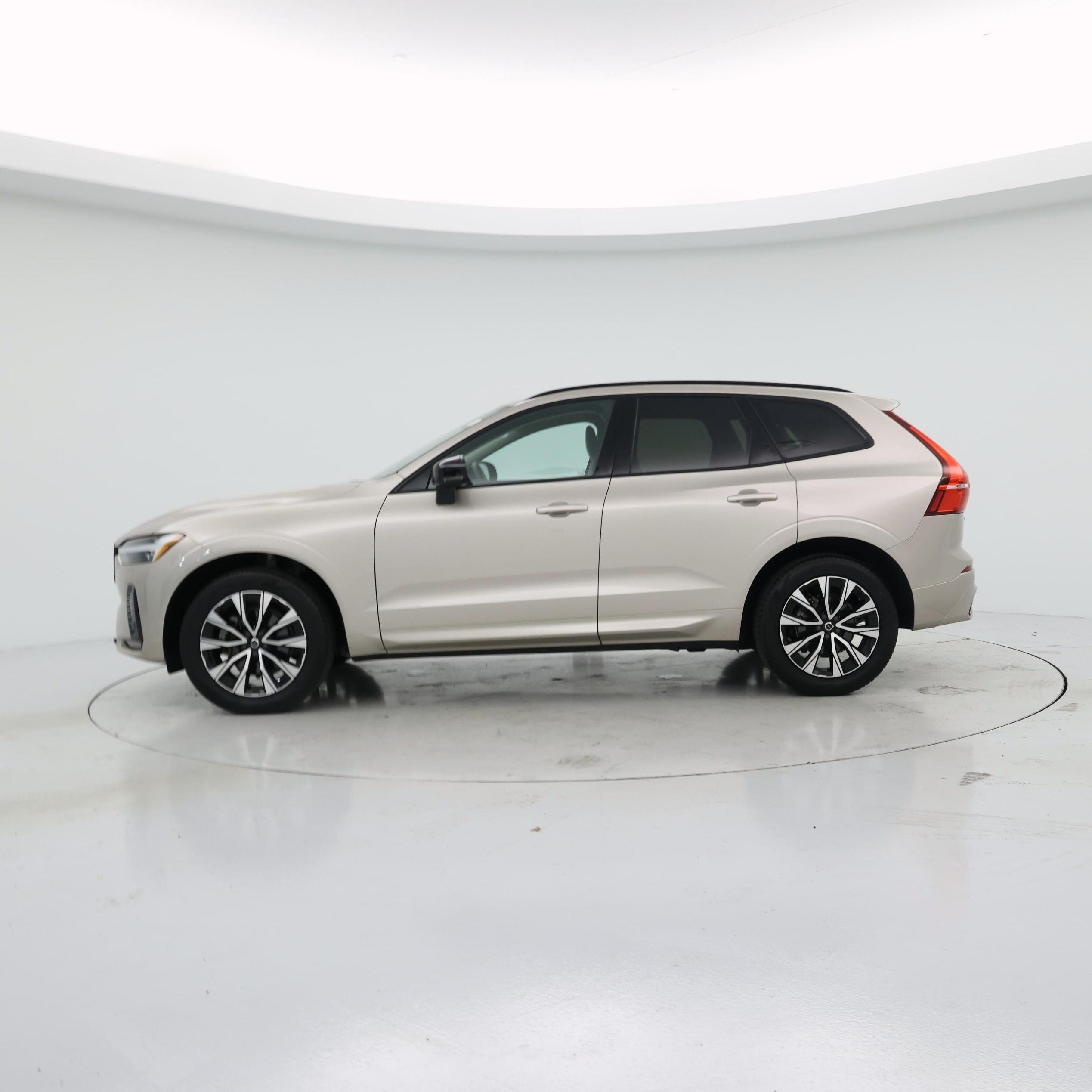 Thumbnail: 2024 Volvo XC60 - 3