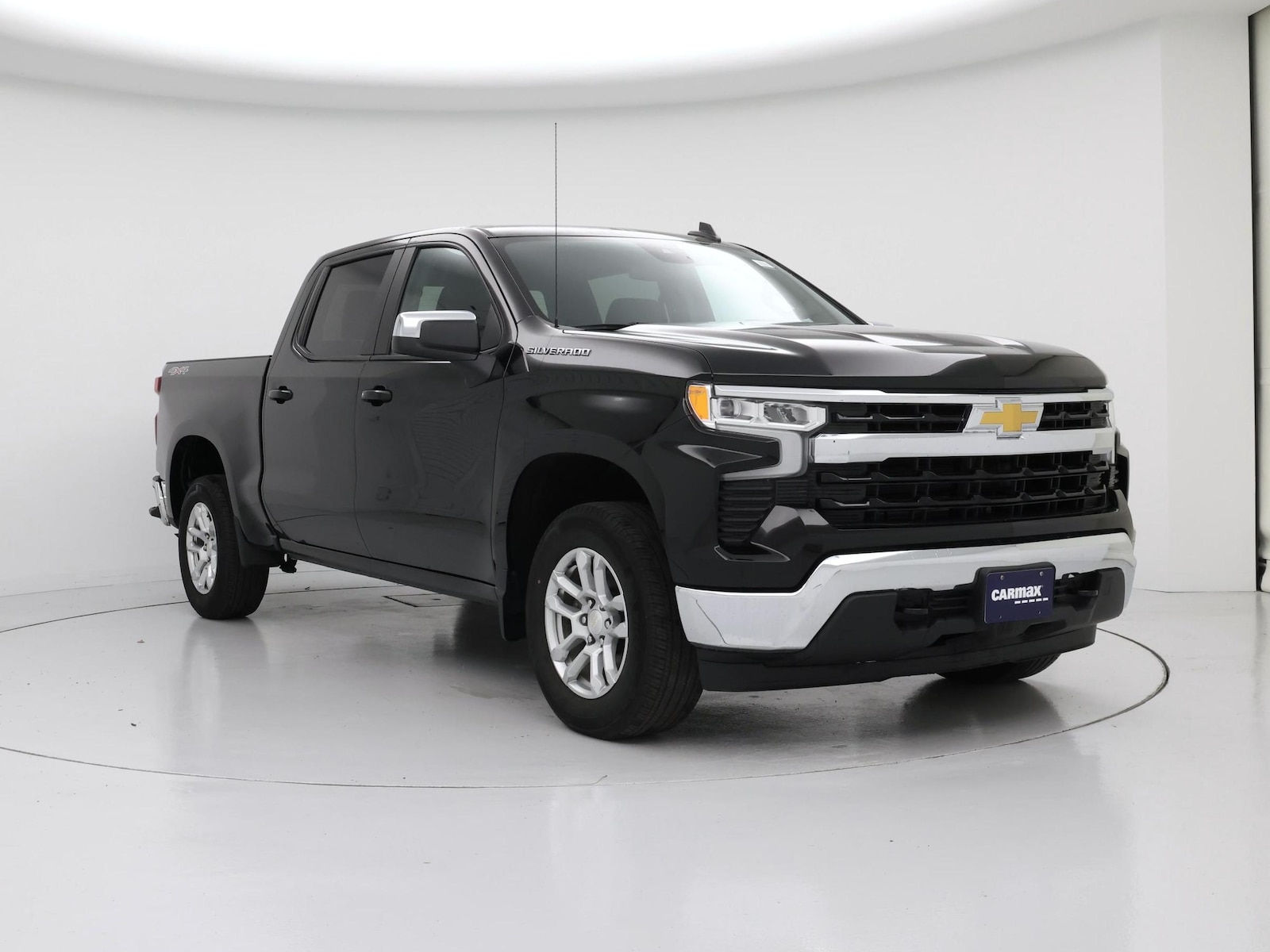 2023 Chevrolet Silverado 1500 LT - Photo 2