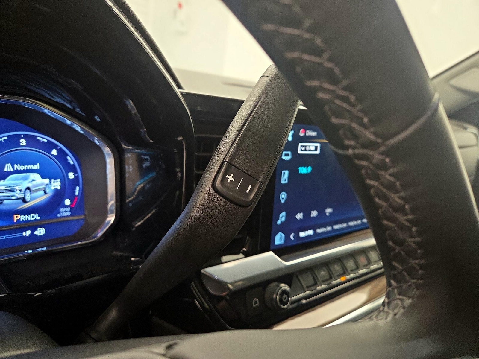 2023 Chevrolet Silverado 1500 LT - Photo 18