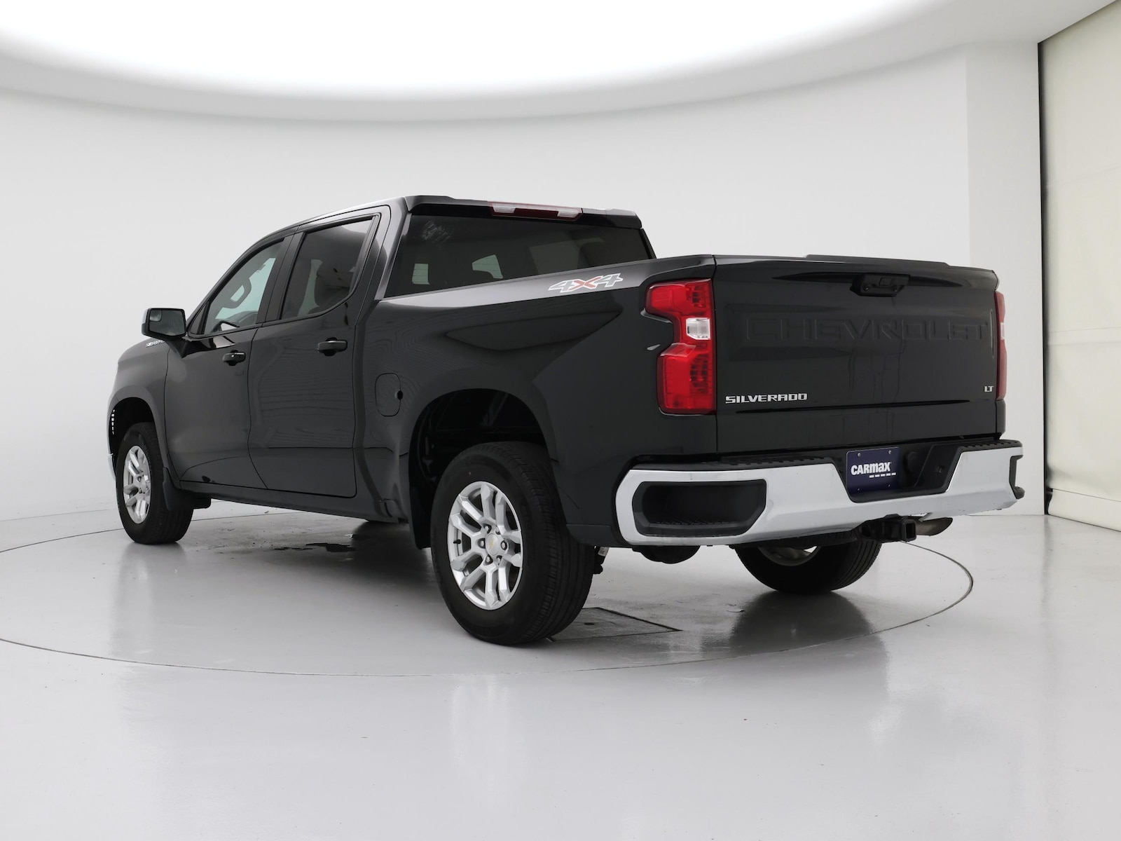 2023 Chevrolet Silverado 1500 LT - Photo 3