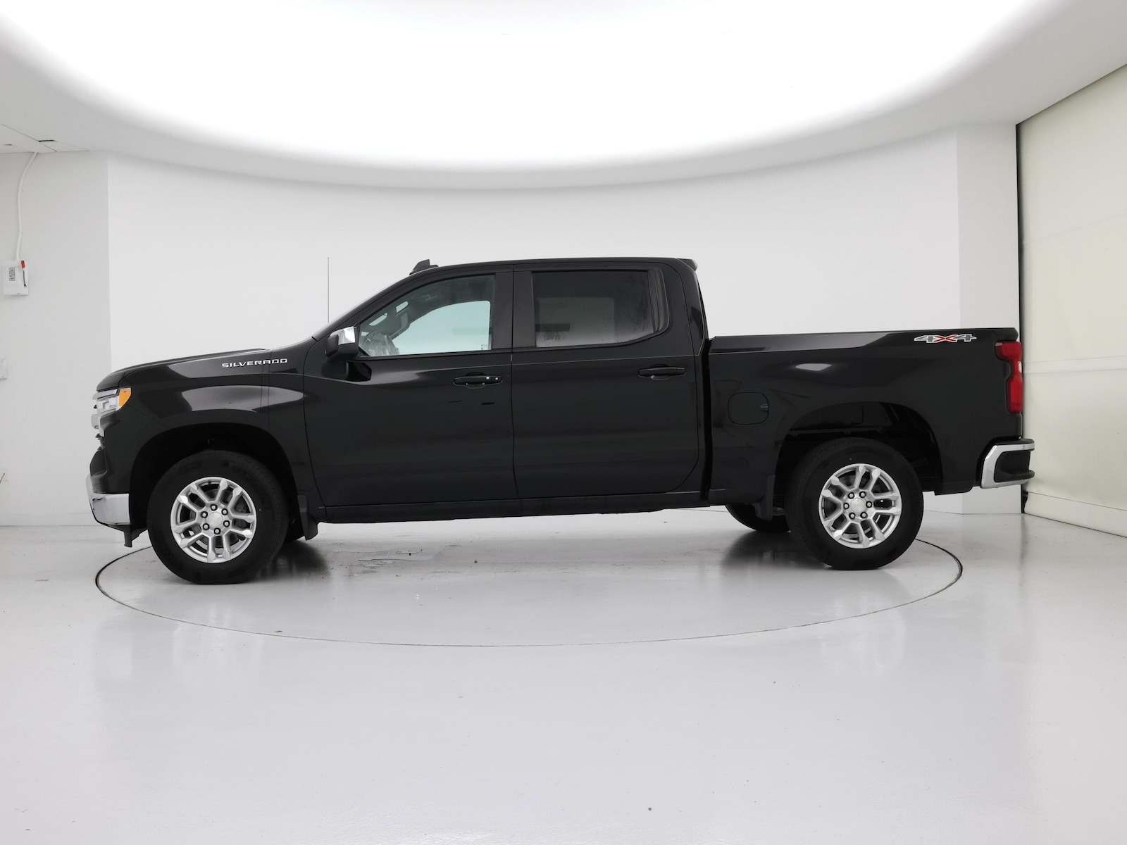 2023 Chevrolet Silverado 1500 LT - Photo 4