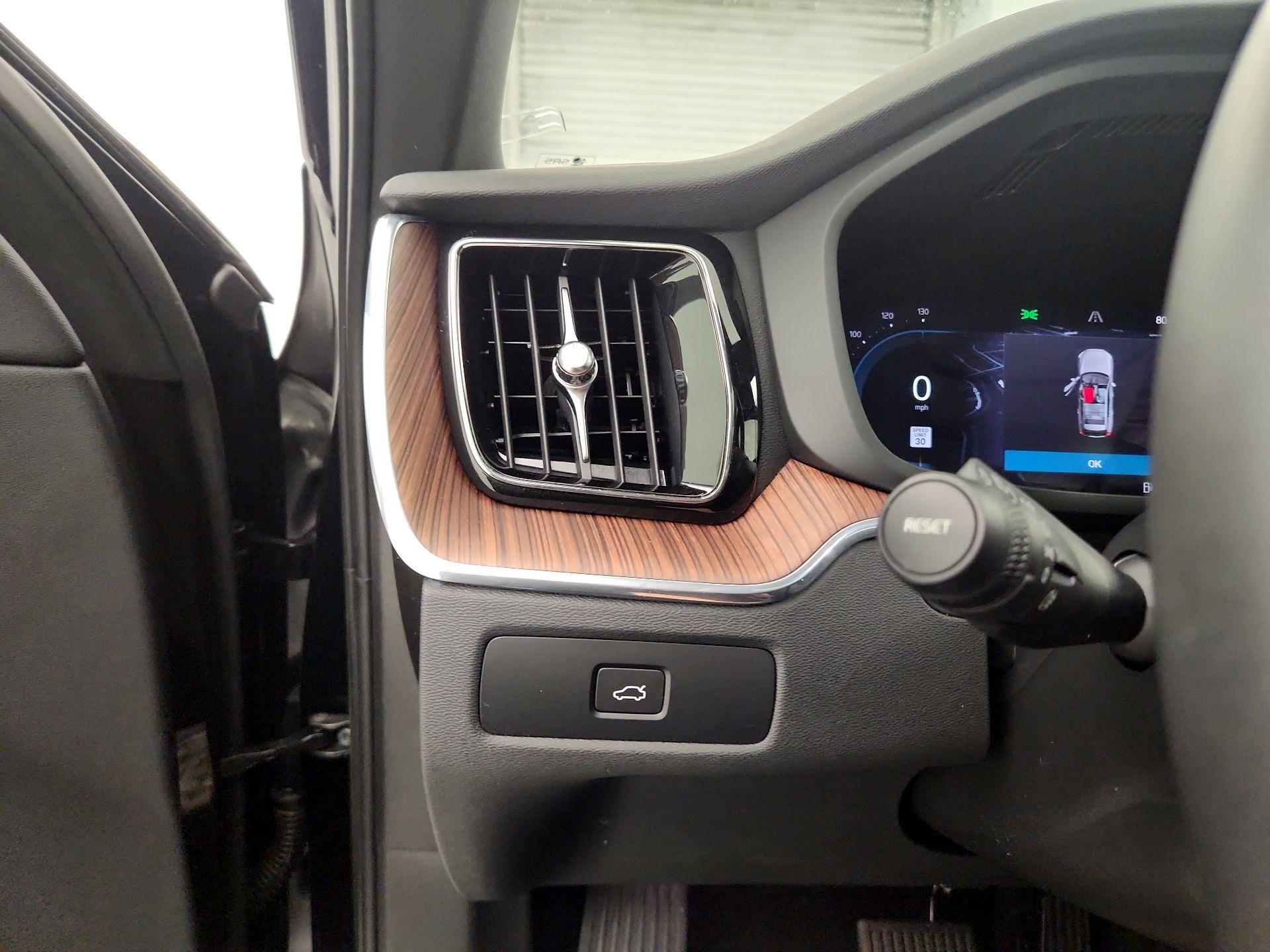 Thumbnail: 2023 Volvo XC60 - 13