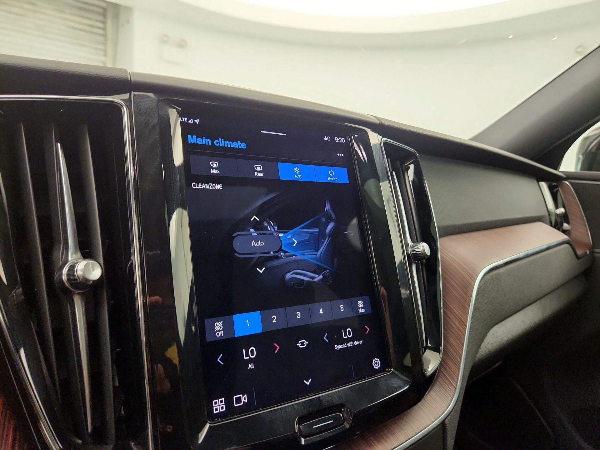 Thumbnail: 2023 Volvo XC60 - 17