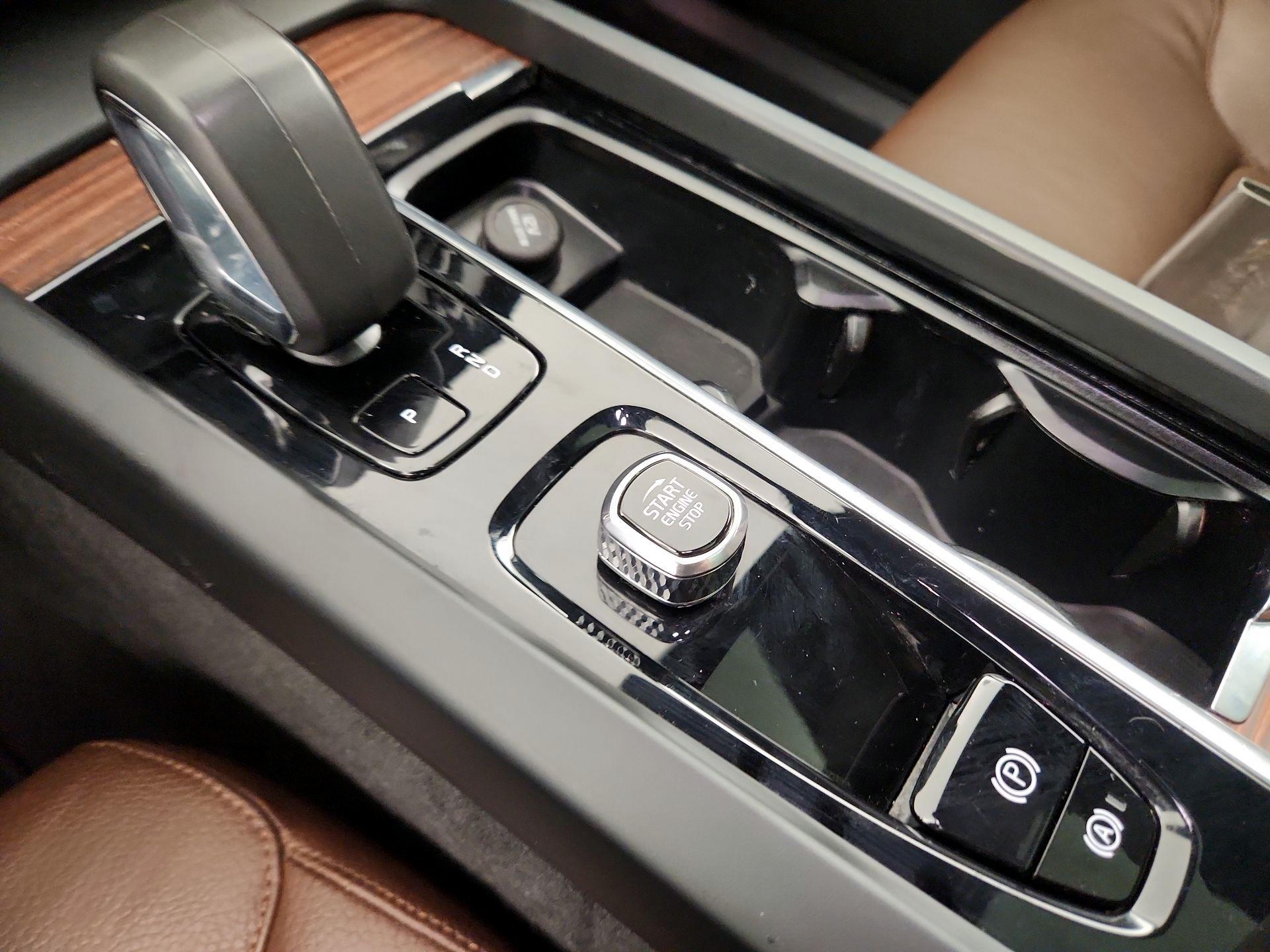 Thumbnail: 2023 Volvo XC60 - 18