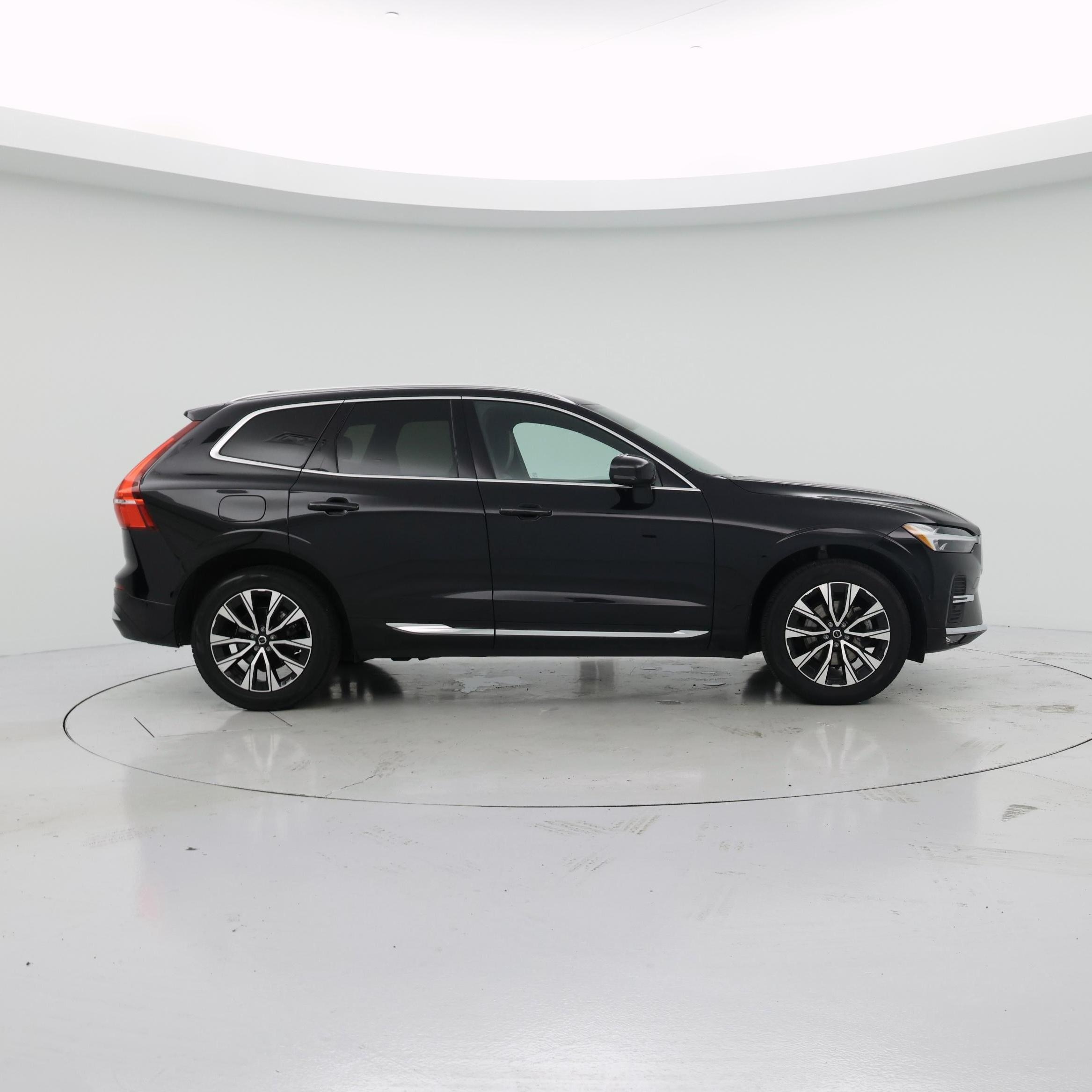 Thumbnail: 2023 Volvo XC60 - 7