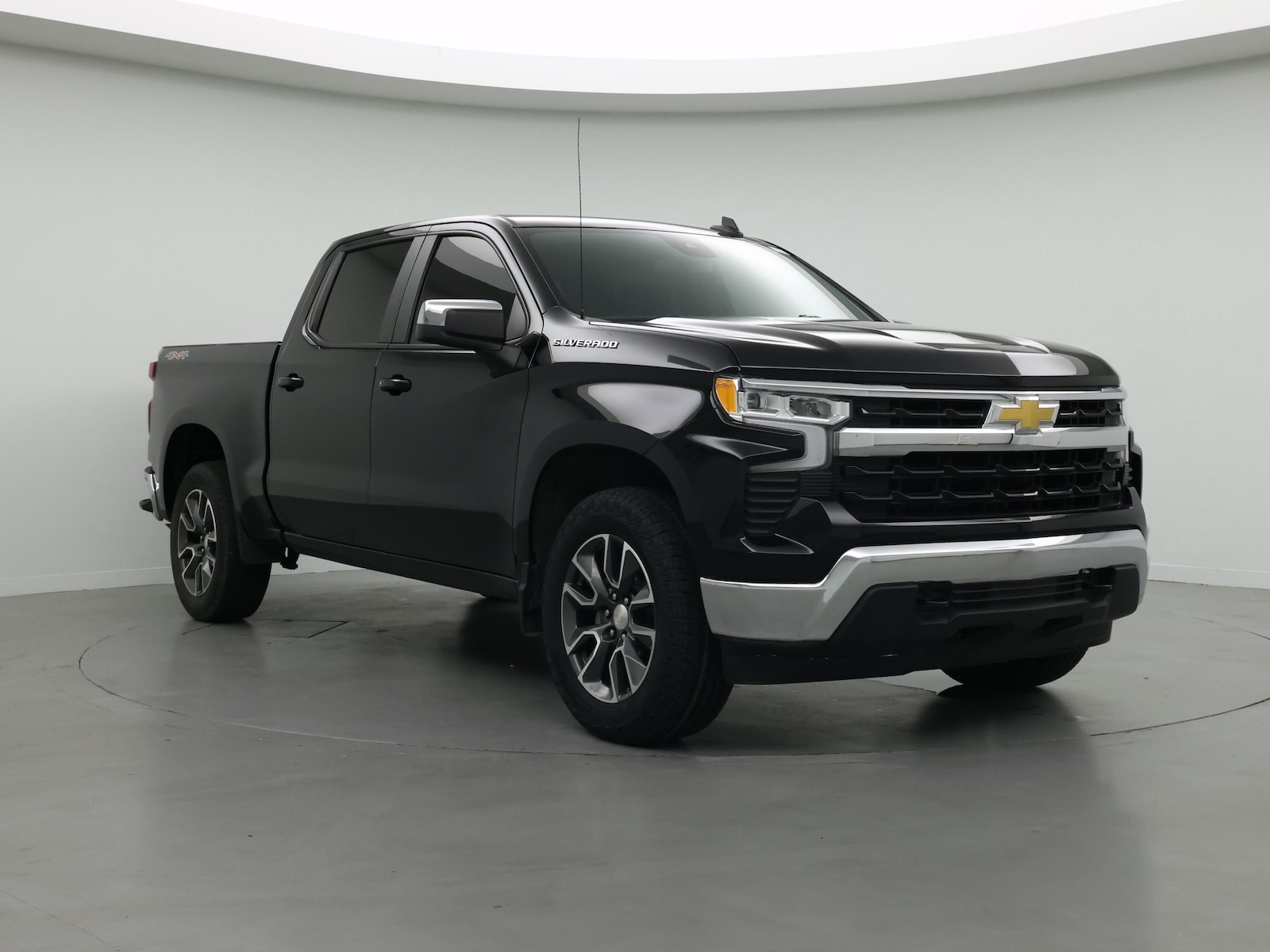 2023 Chevrolet Silverado 1500 LT - Photo 2