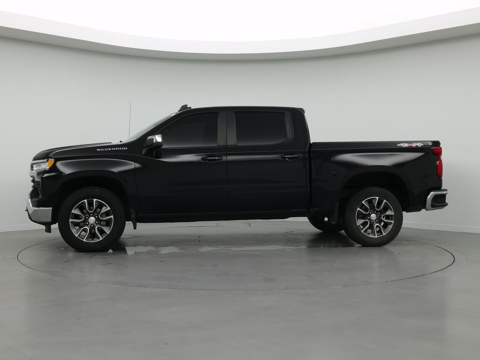 2023 Chevrolet Silverado 1500 LT - Photo 4