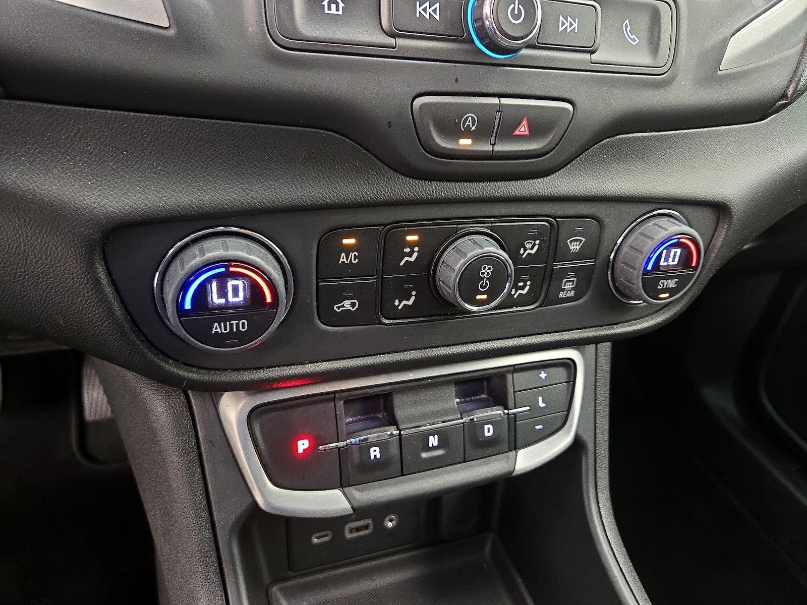 2023 GMC Terrain SLE - Photo 17