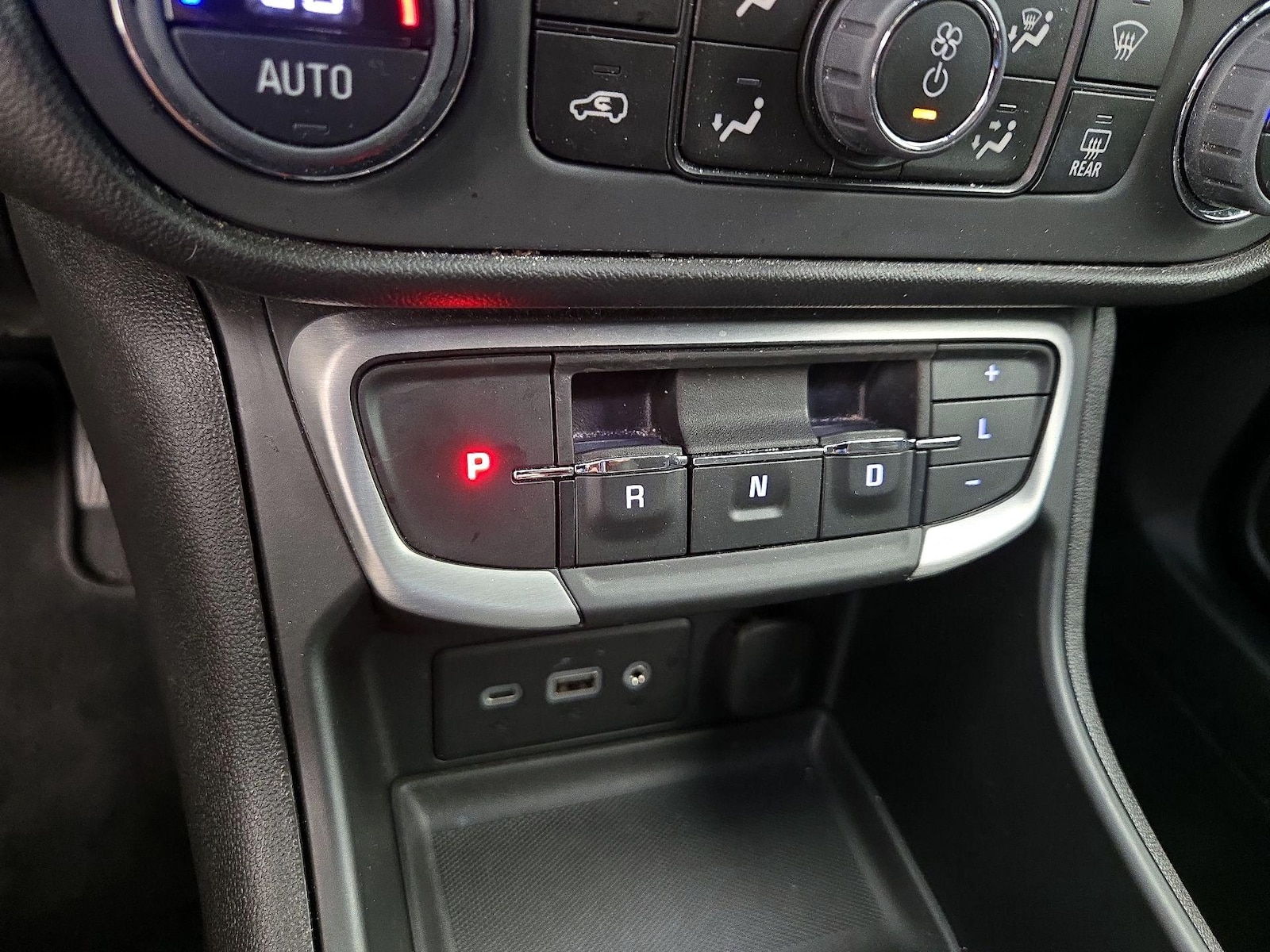 2023 GMC Terrain SLE - Photo 18