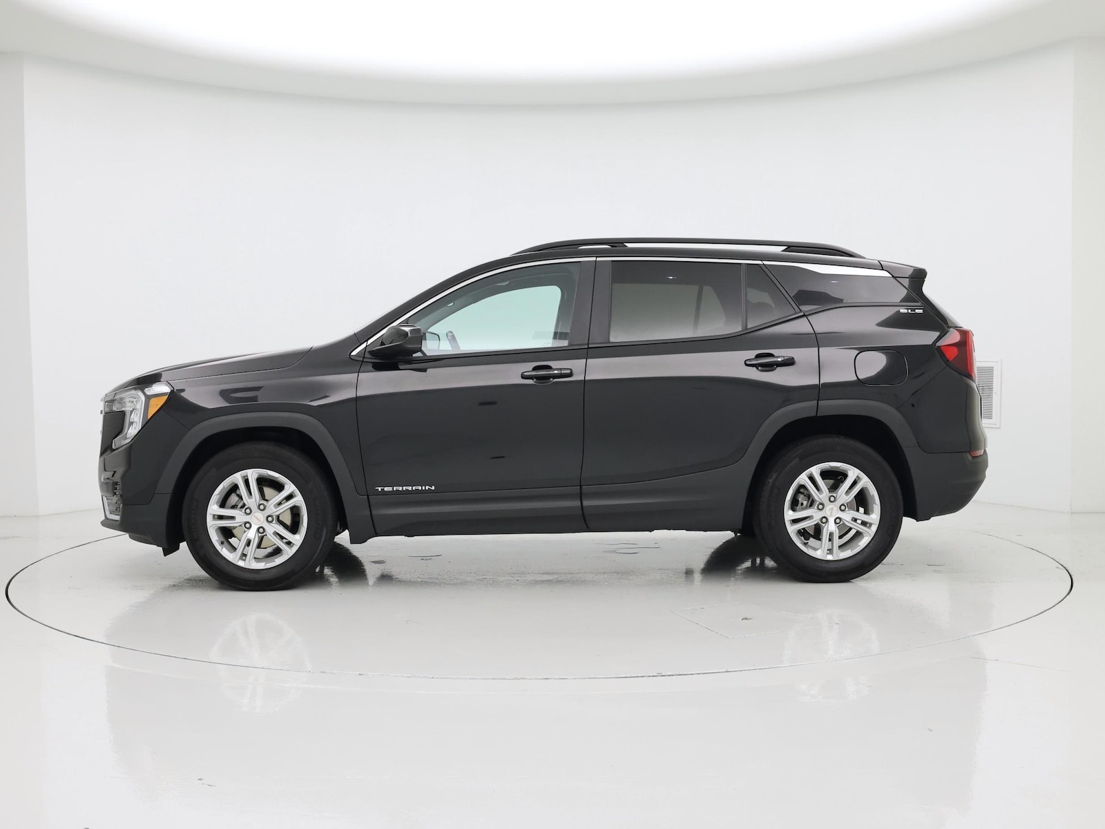 2023 GMC Terrain SLE - Photo 4