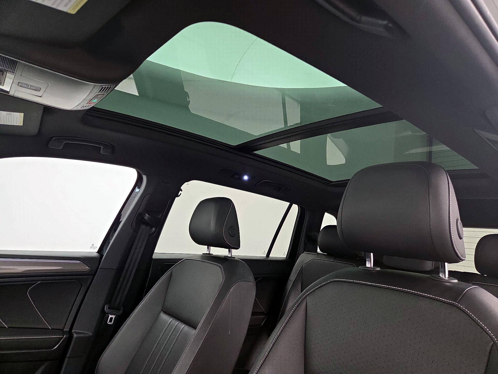 Thumbnail: 2022 Volkswagen Tiguan - 19