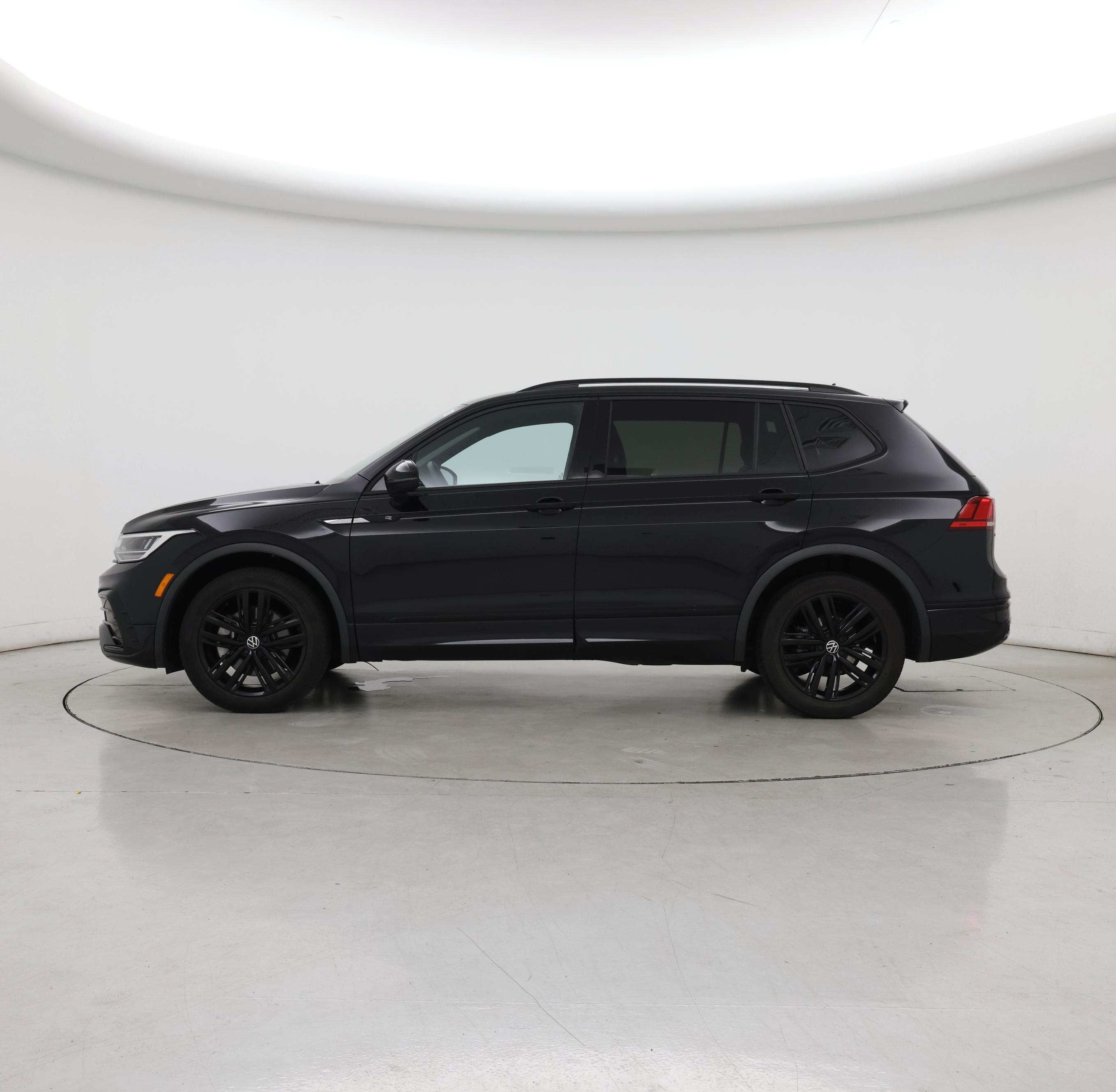 Thumbnail: 2022 Volkswagen Tiguan - 3