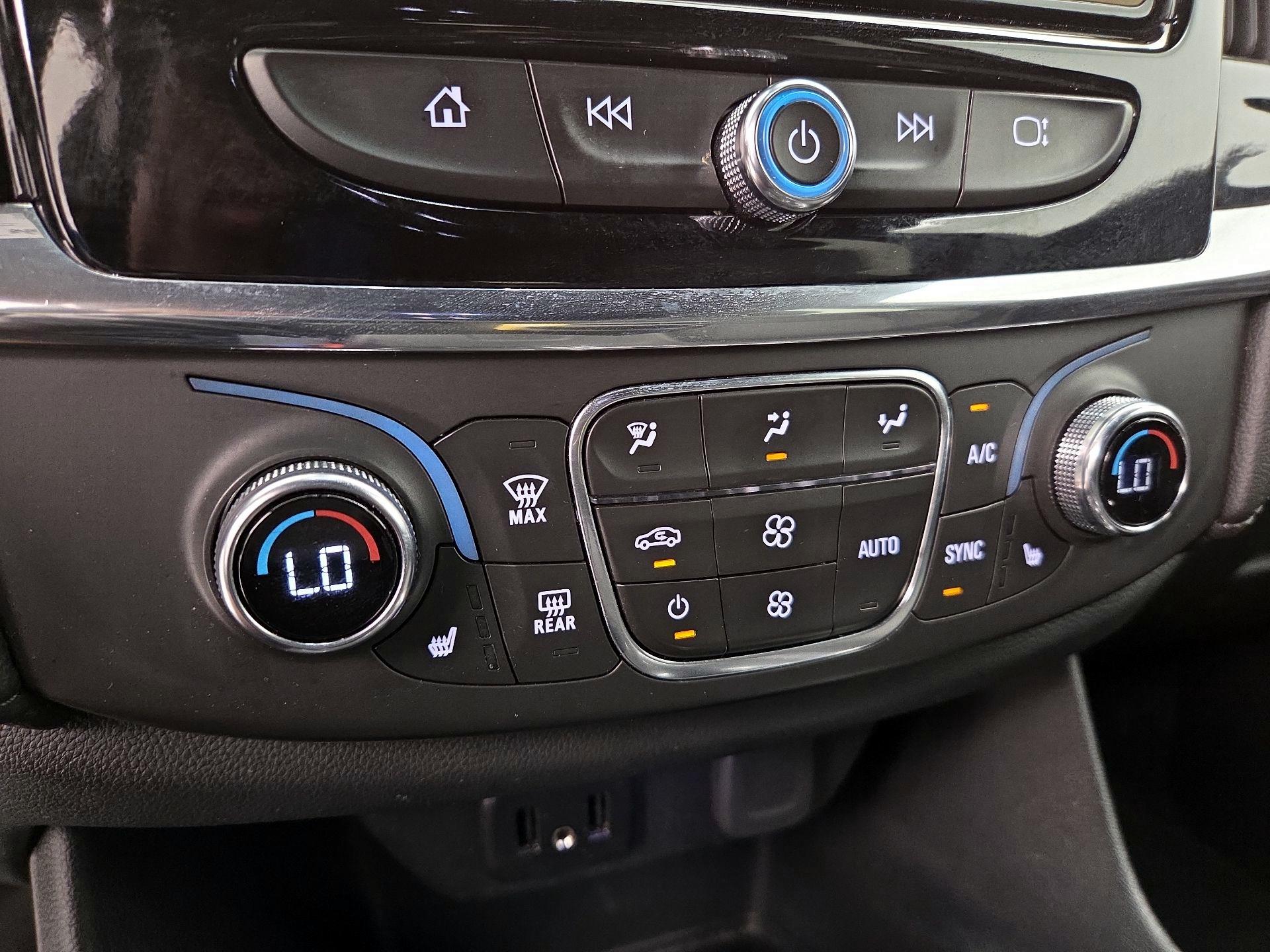 Thumbnail: 2023 Chevrolet Traverse - 16