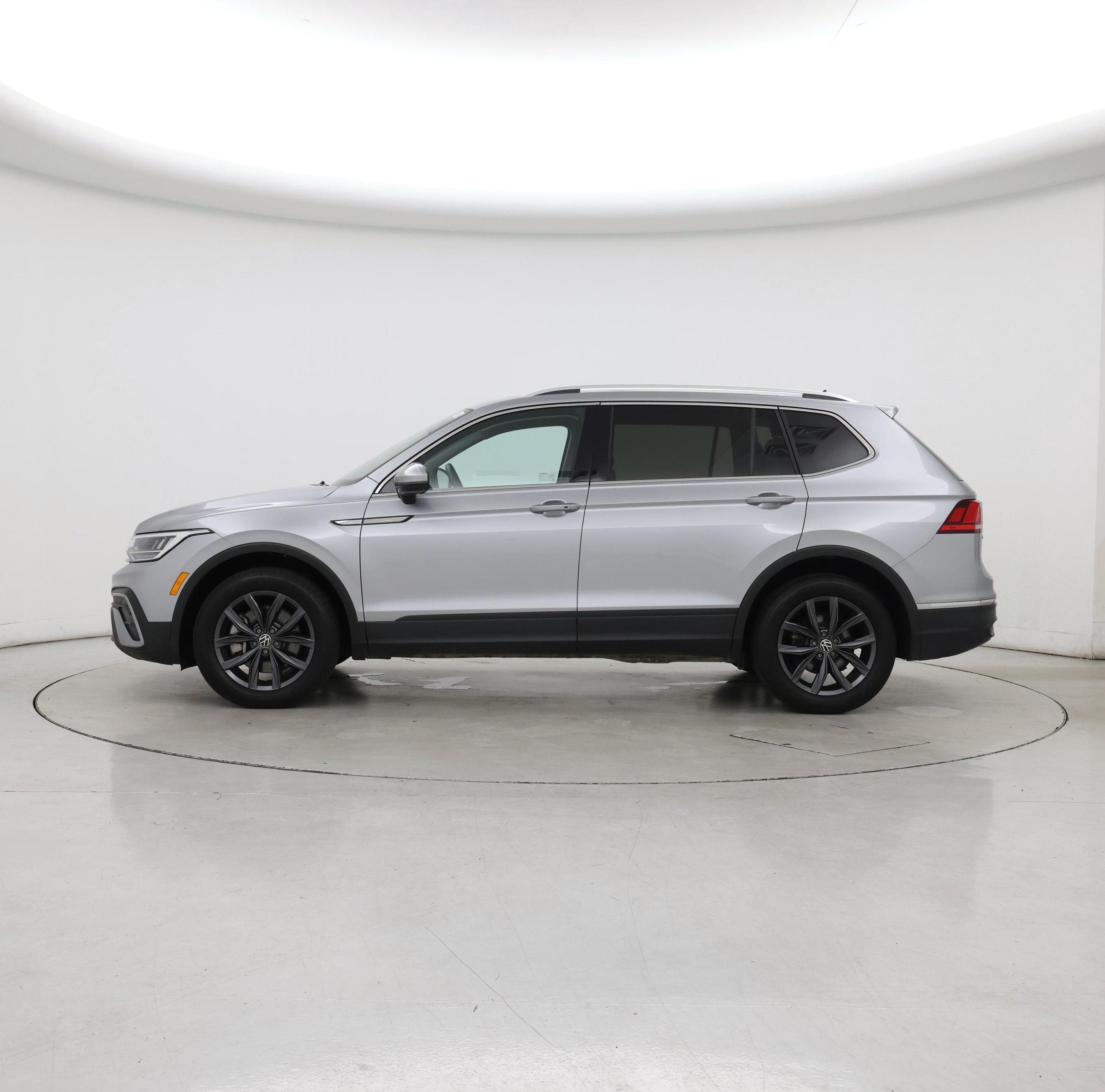 Thumbnail: 2023 Volkswagen Tiguan - 3