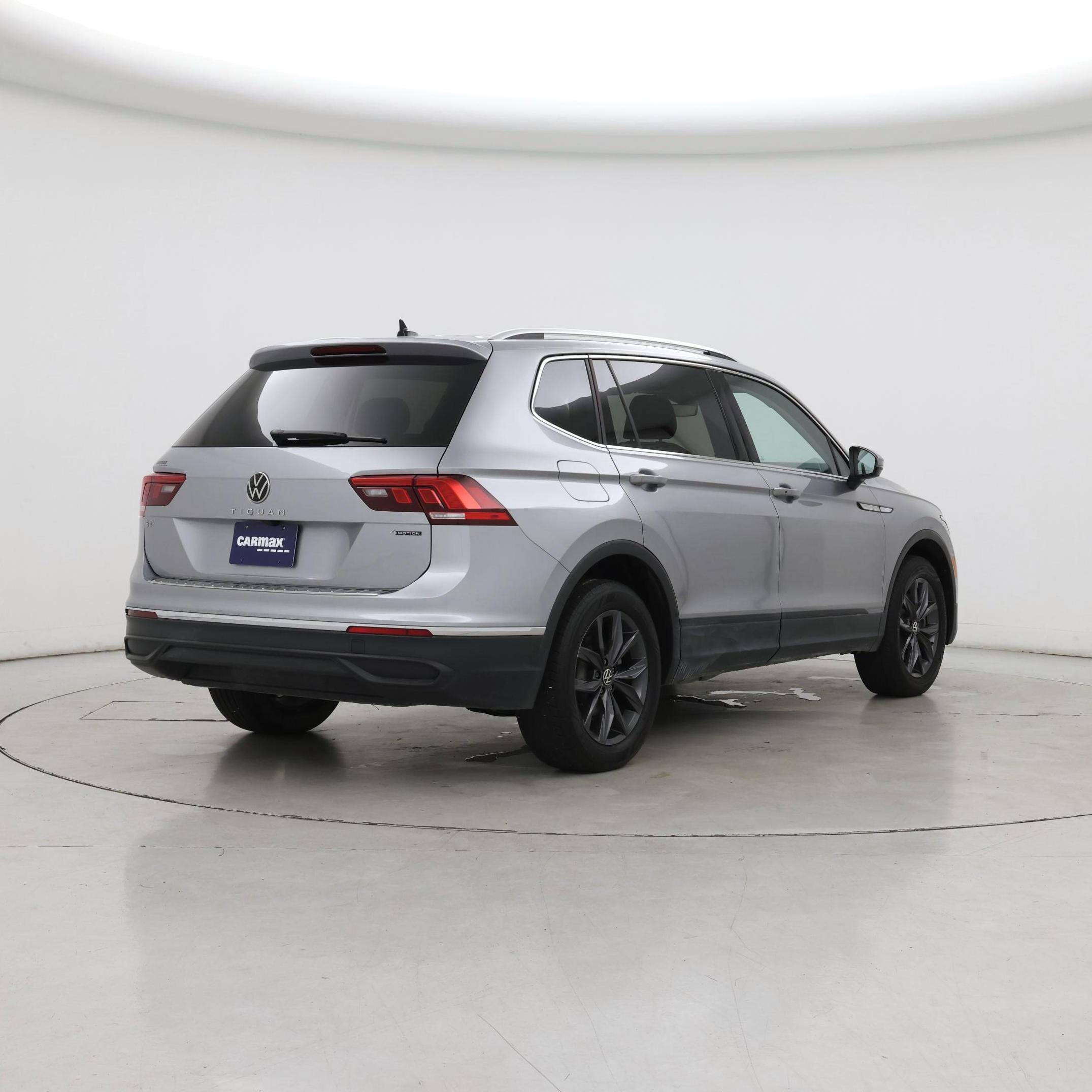 Thumbnail: 2023 Volkswagen Tiguan - 8