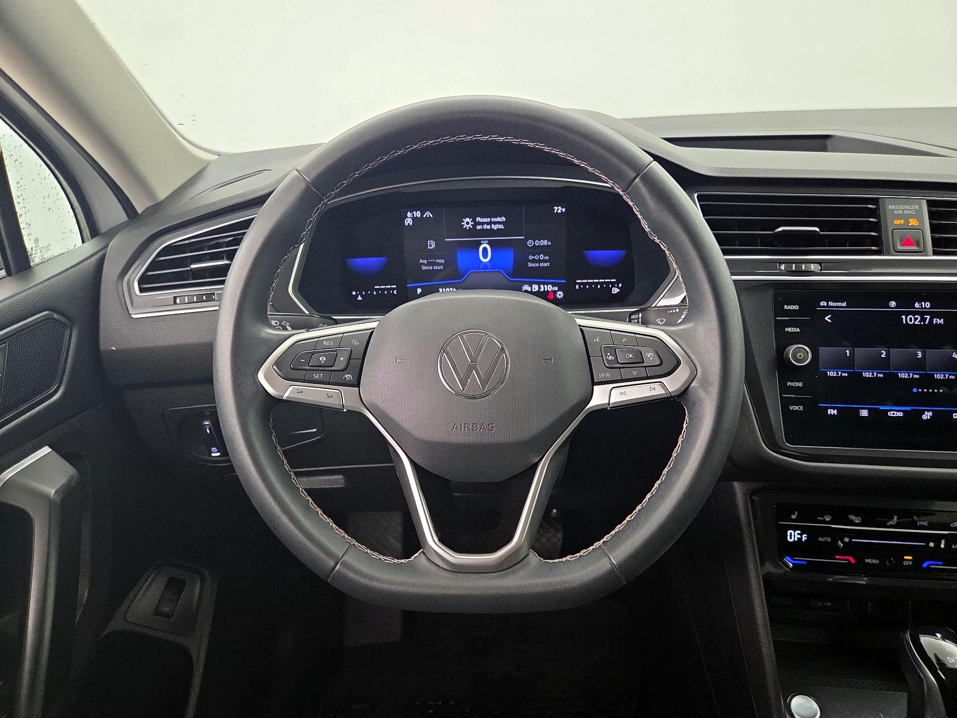 Thumbnail: 2022 Volkswagen Tiguan - 10