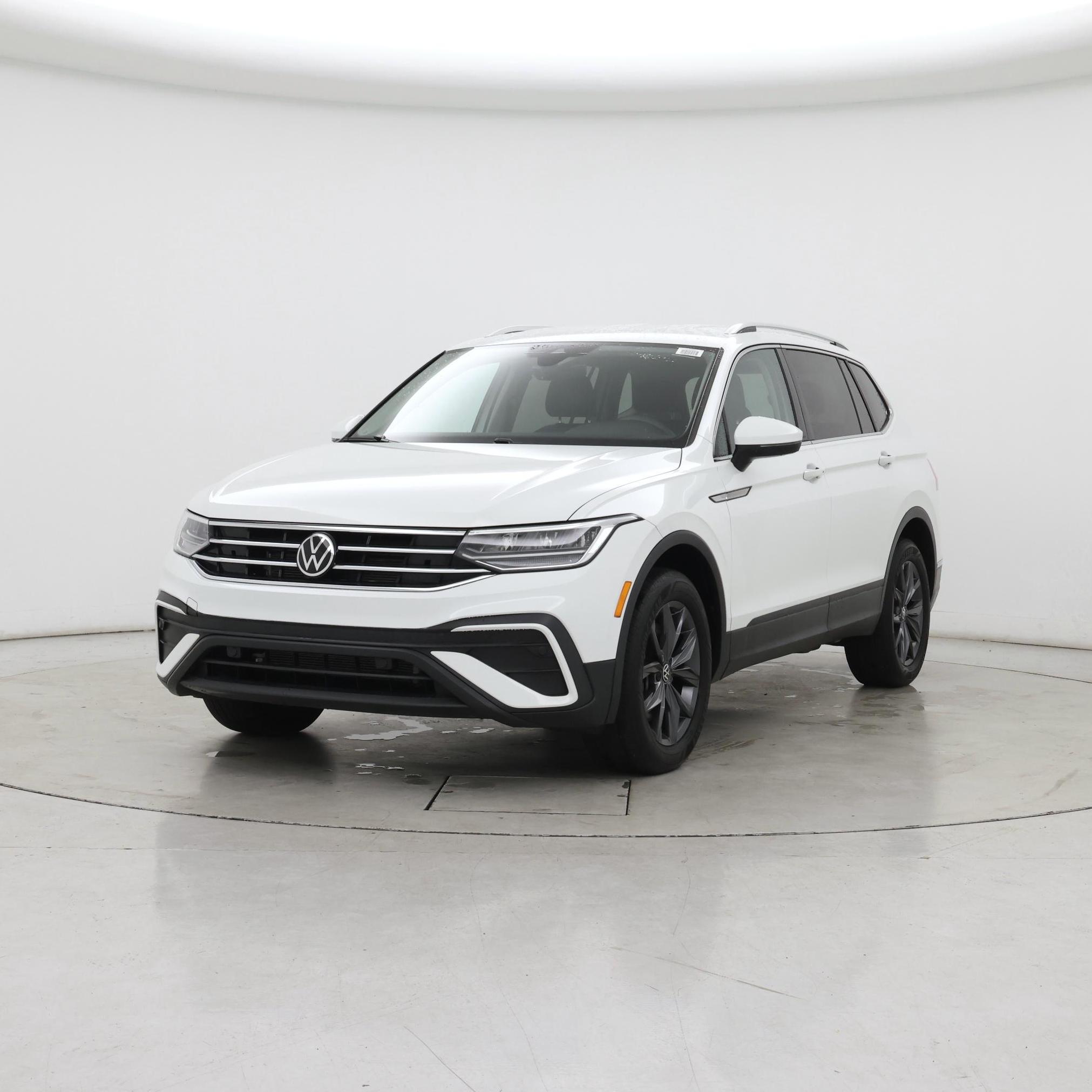 Thumbnail: 2022 Volkswagen Tiguan - 4