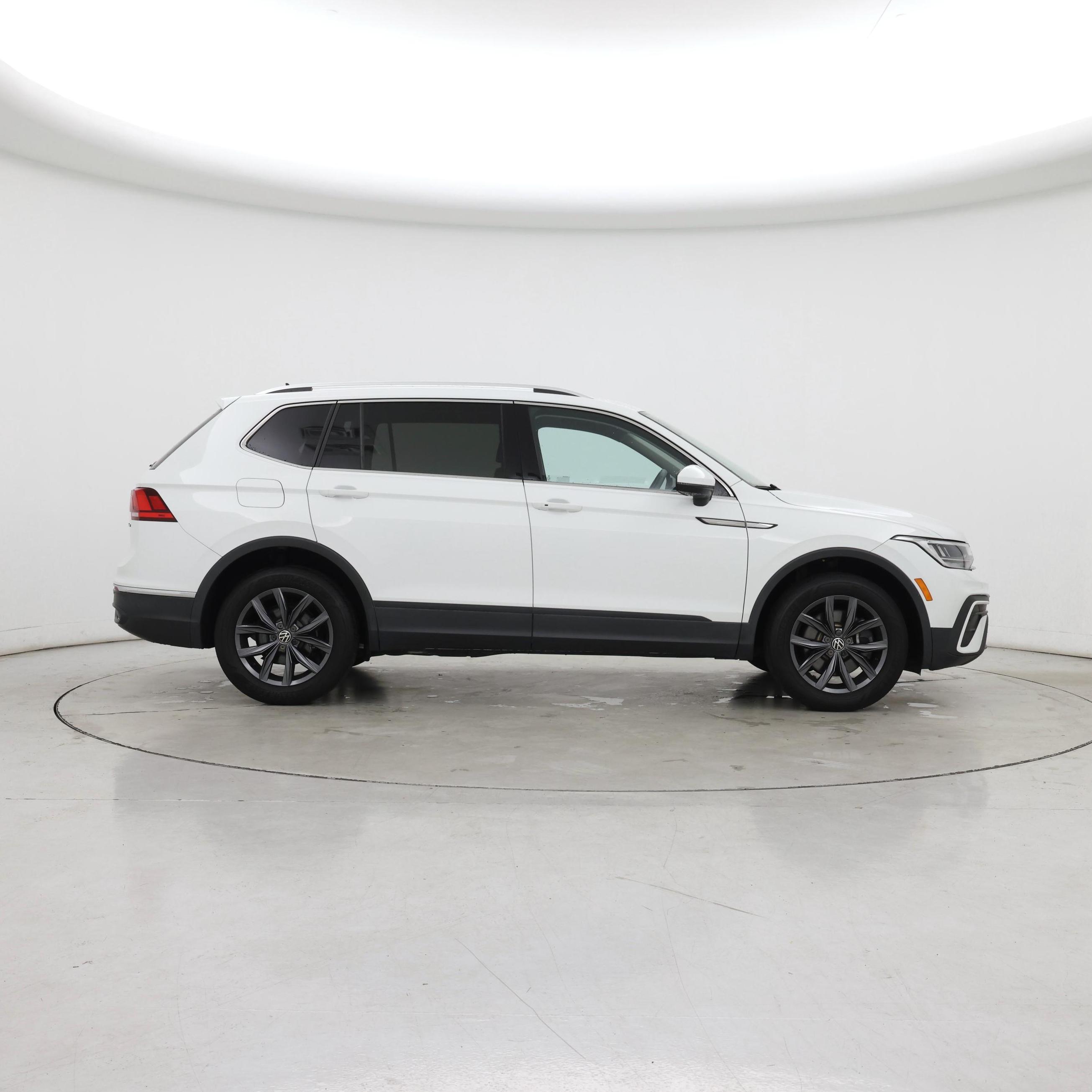 Thumbnail: 2022 Volkswagen Tiguan - 7