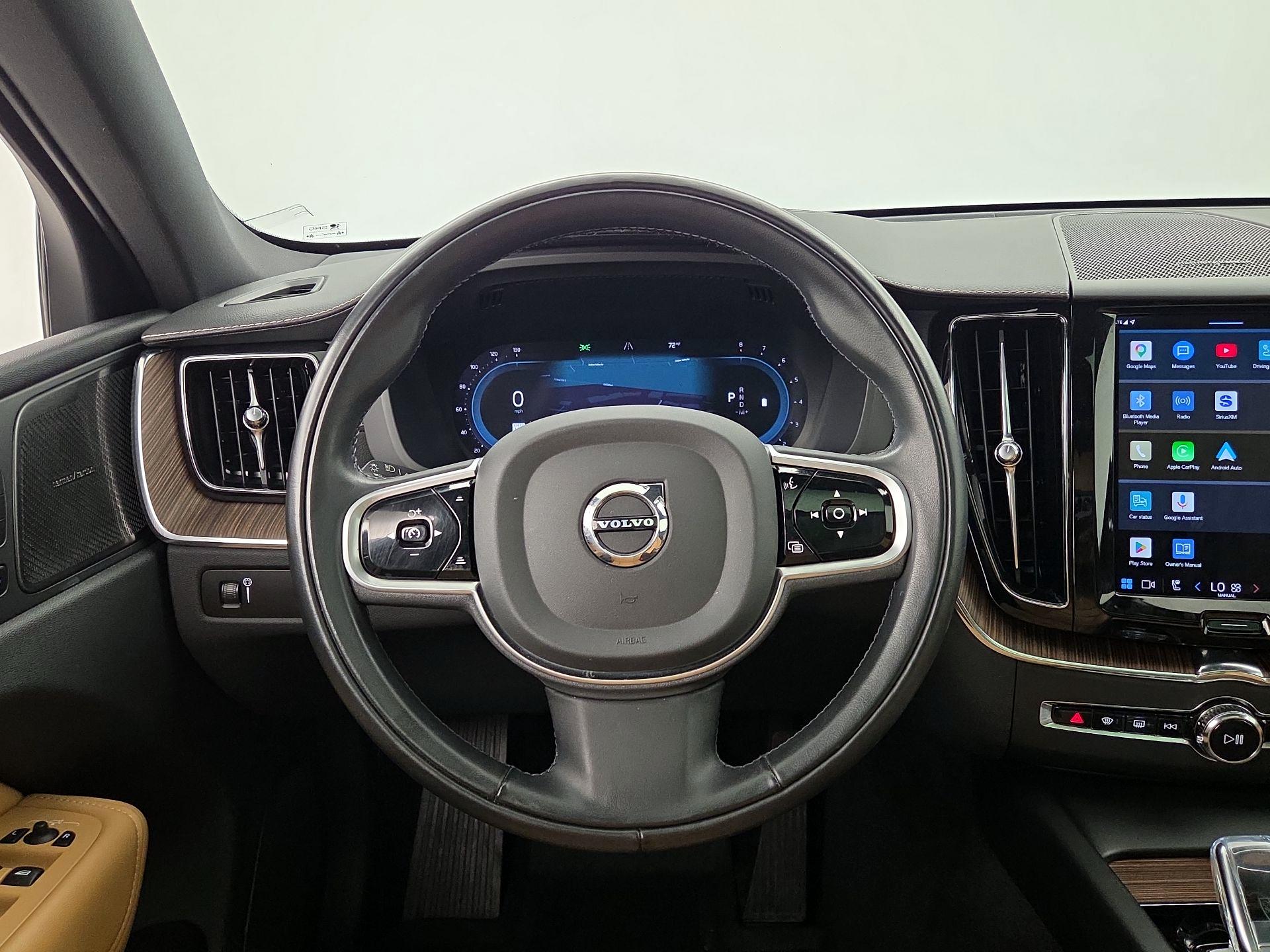 Thumbnail: 2022 Volvo XC60 - 10