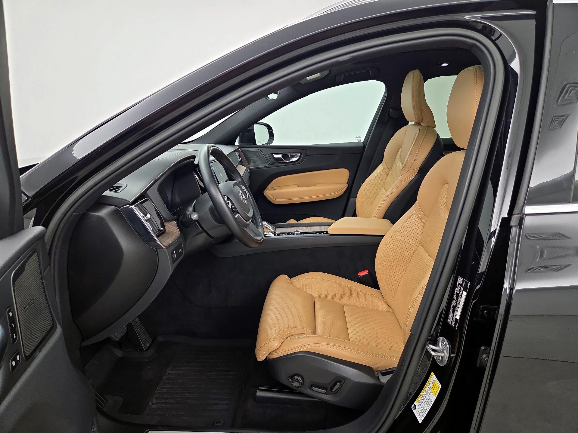 Thumbnail: 2022 Volvo XC60 - 11