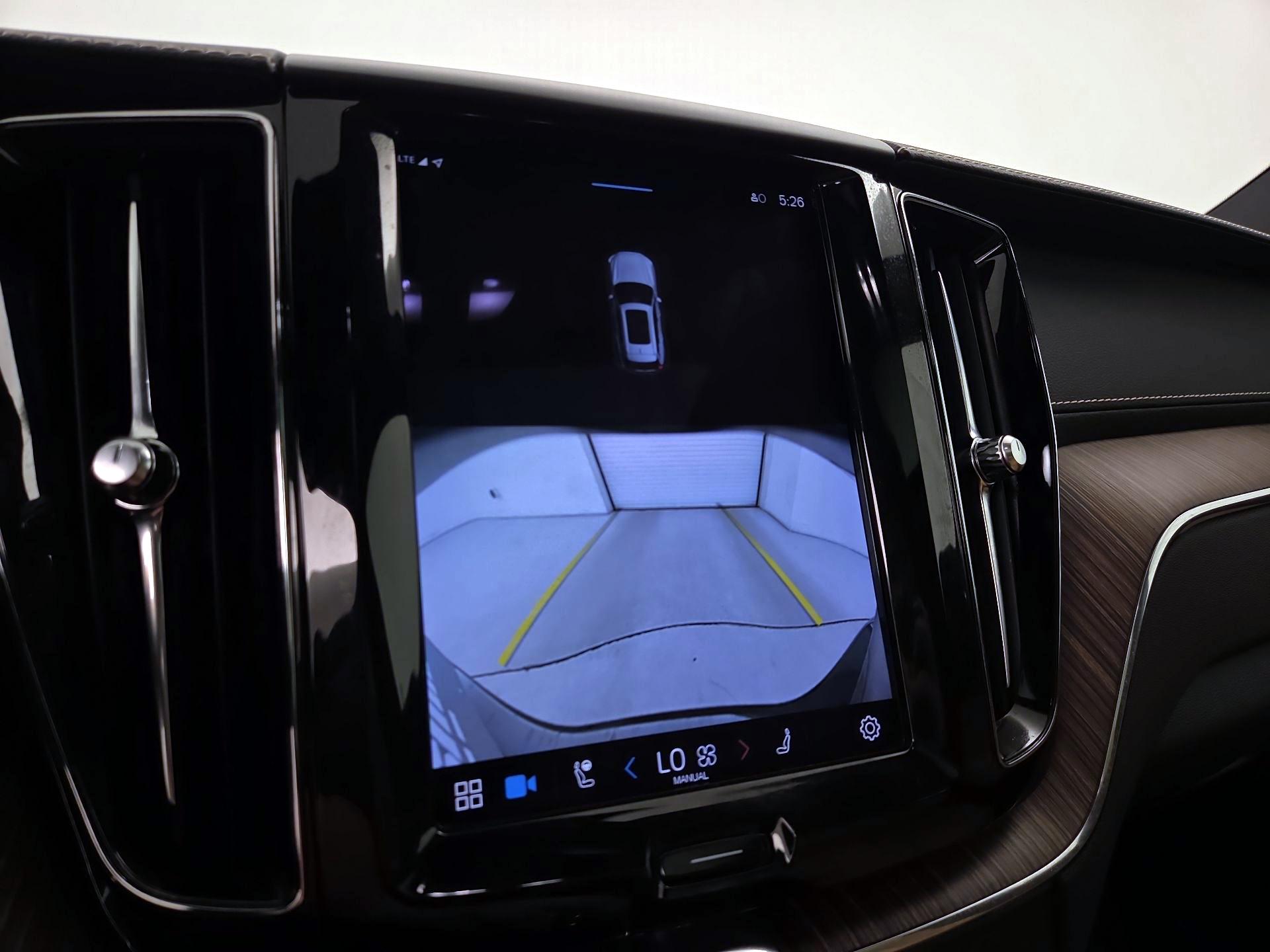 Thumbnail: 2022 Volvo XC60 - 14