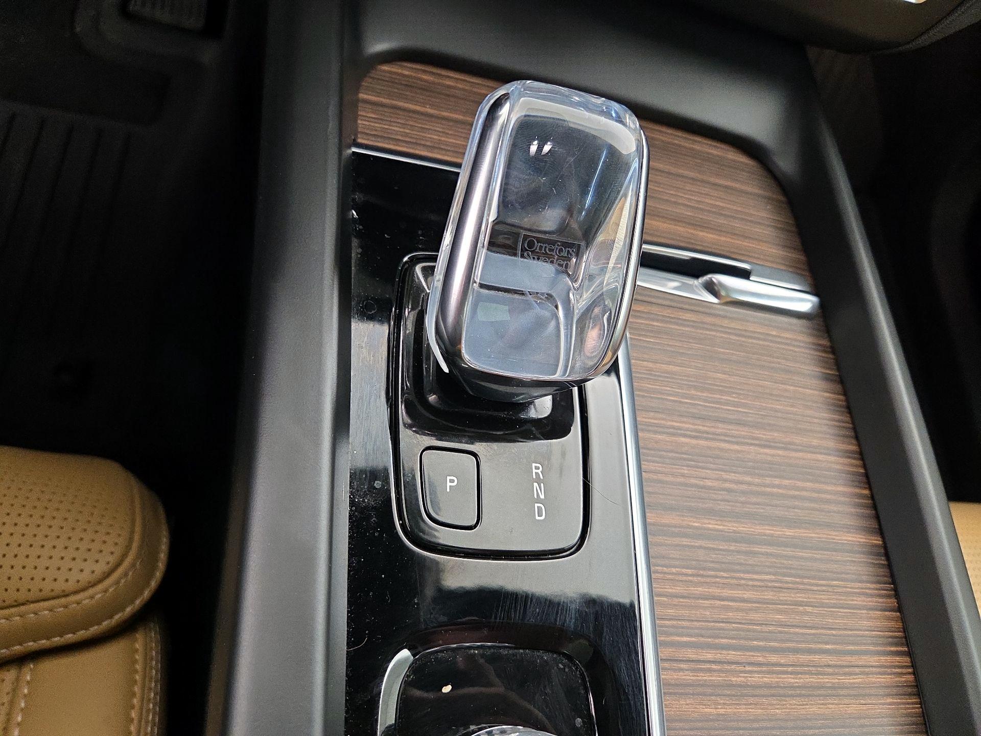 Thumbnail: 2022 Volvo XC60 - 17