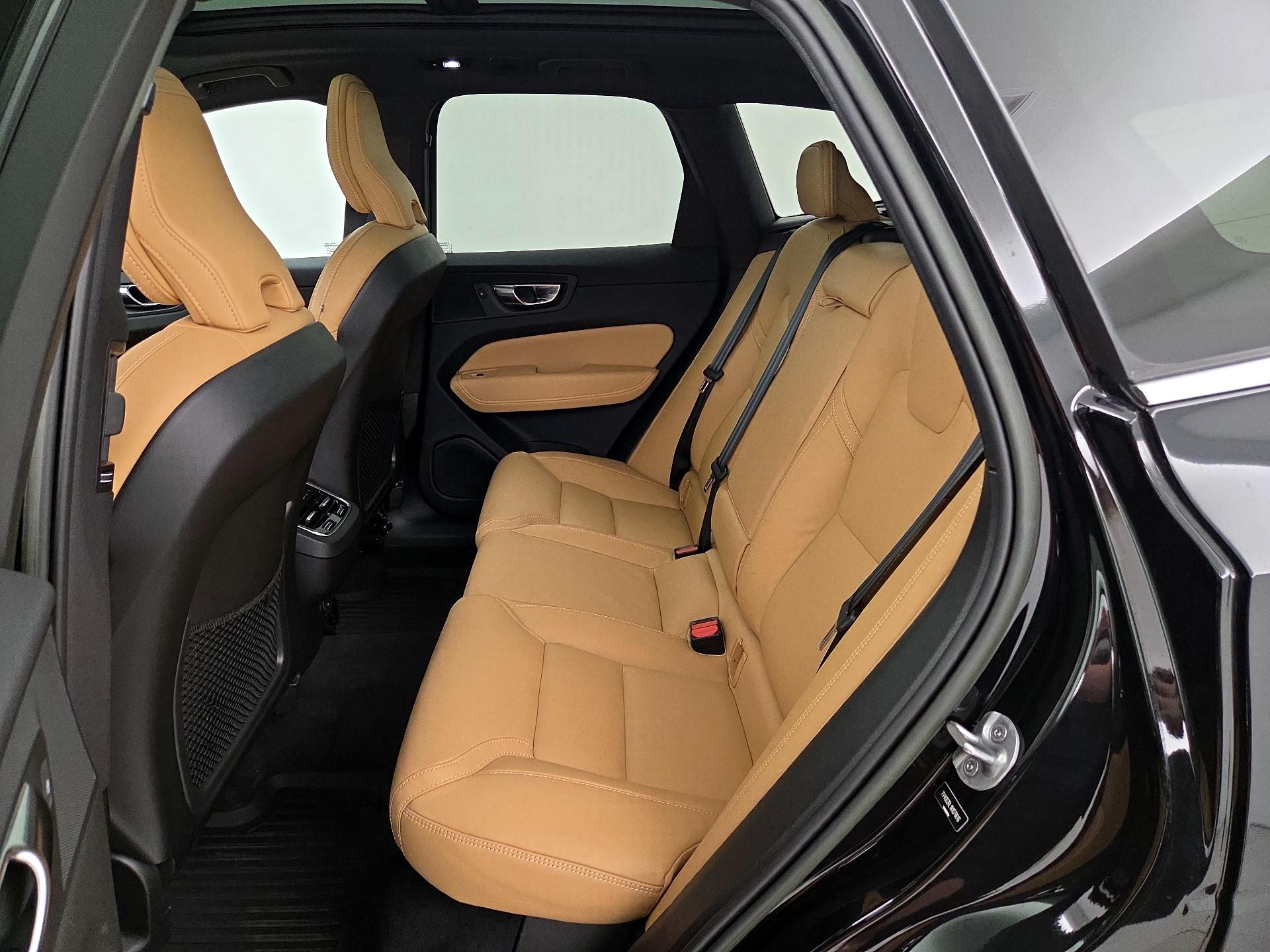 Thumbnail: 2022 Volvo XC60 - 19