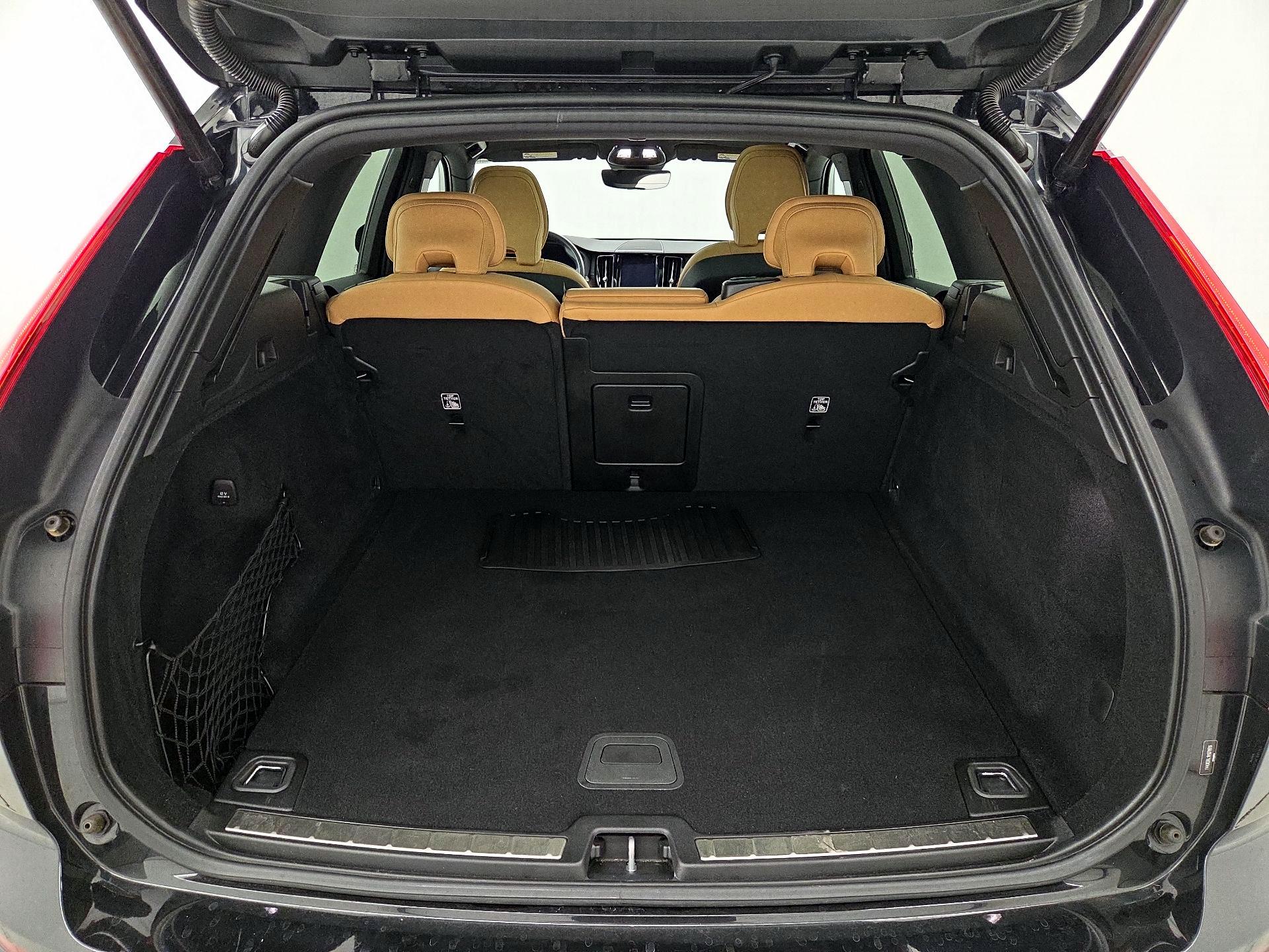 Thumbnail: 2022 Volvo XC60 - 20