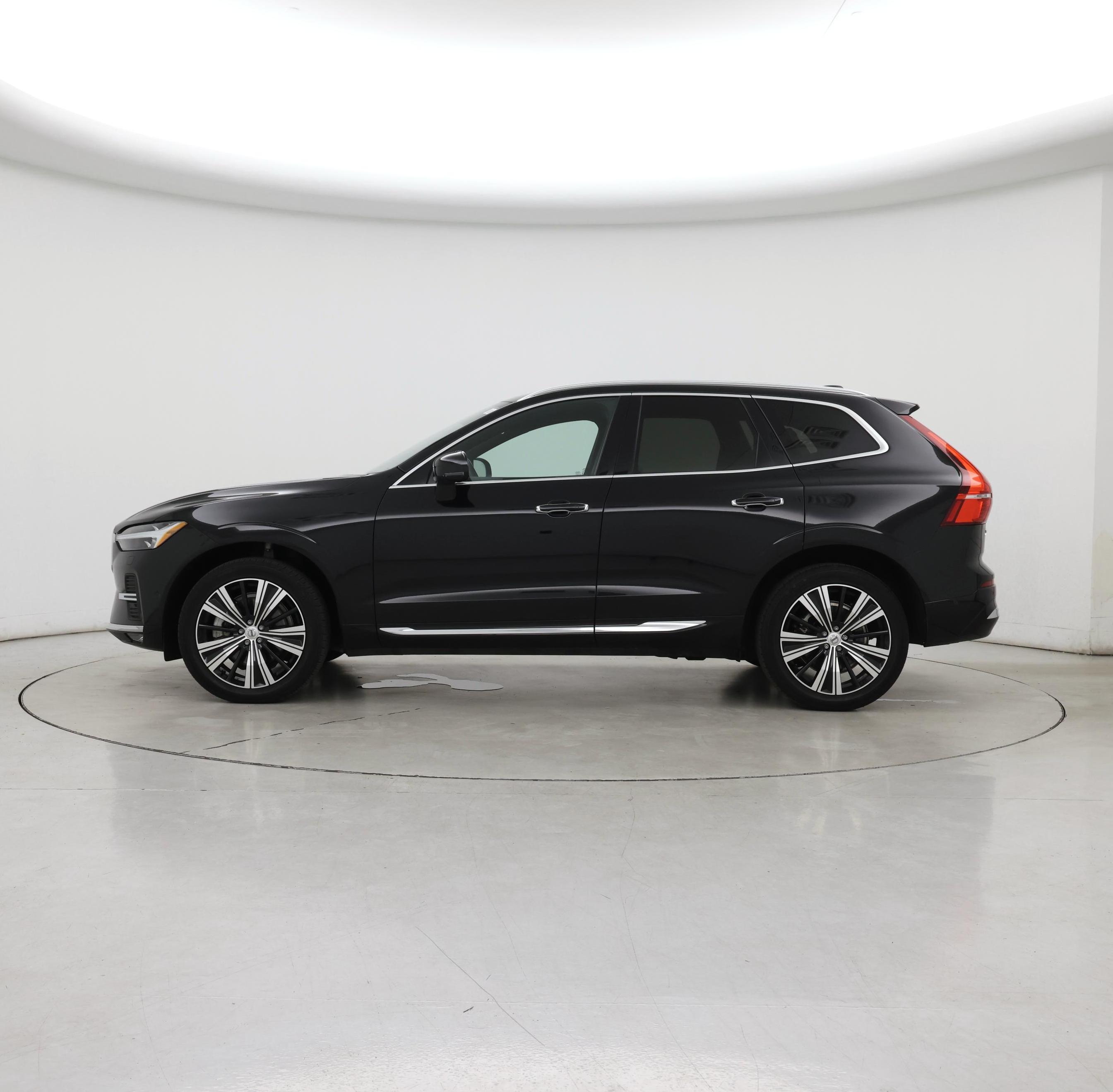 Thumbnail: 2022 Volvo XC60 - 3