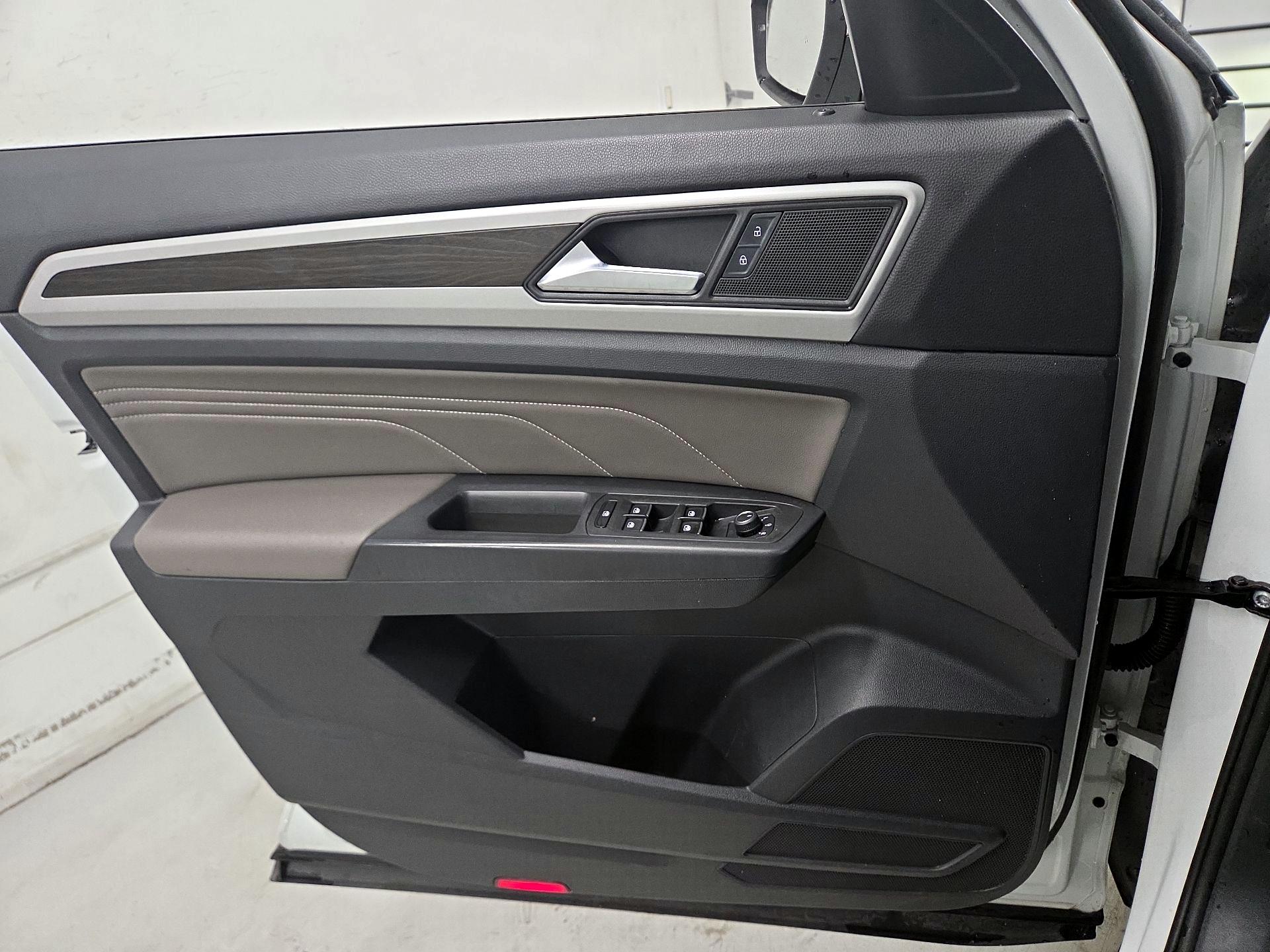 Thumbnail: 2023 Volkswagen Atlas - 12