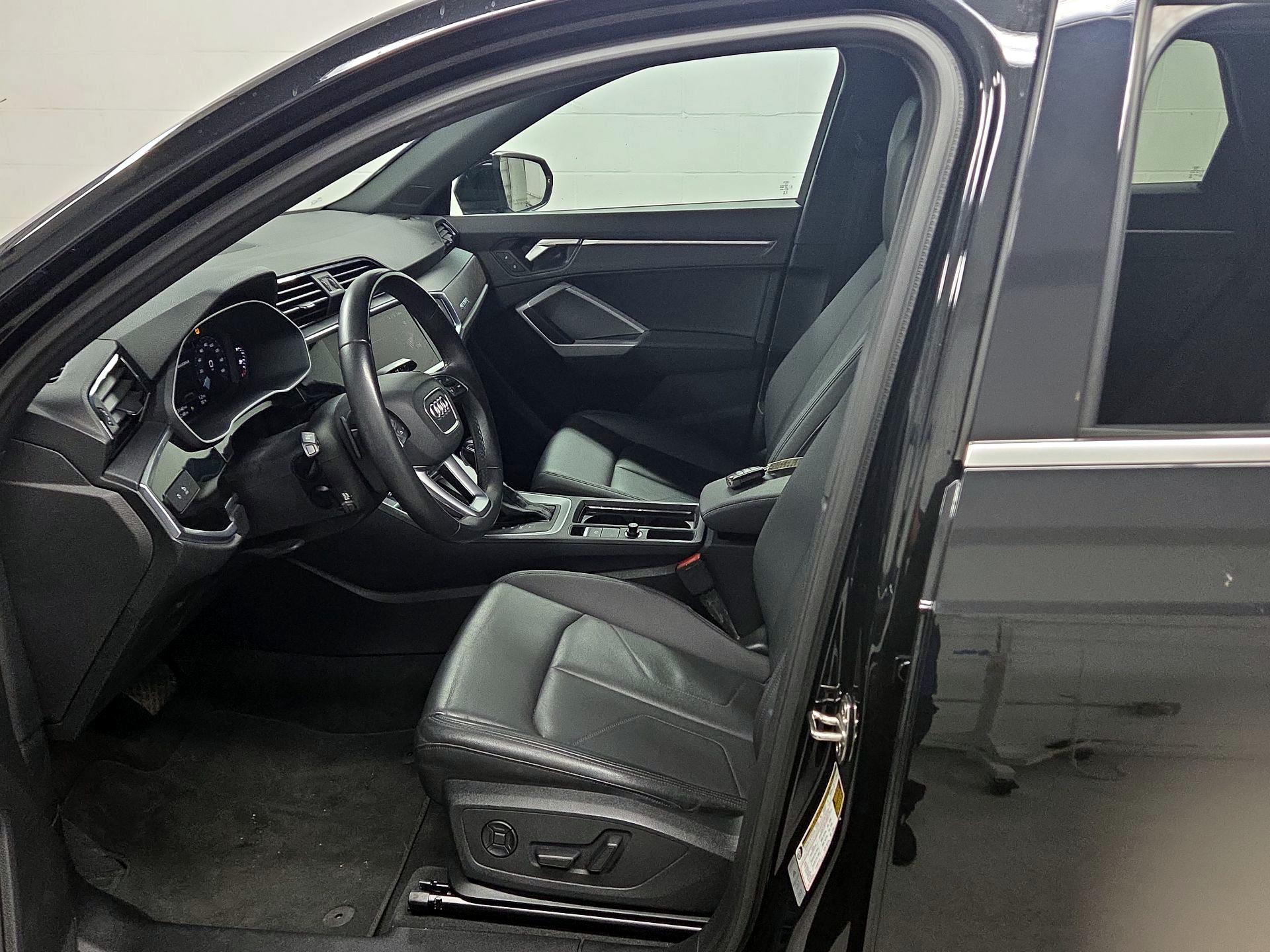Thumbnail: 2024 Audi Q3 - 11