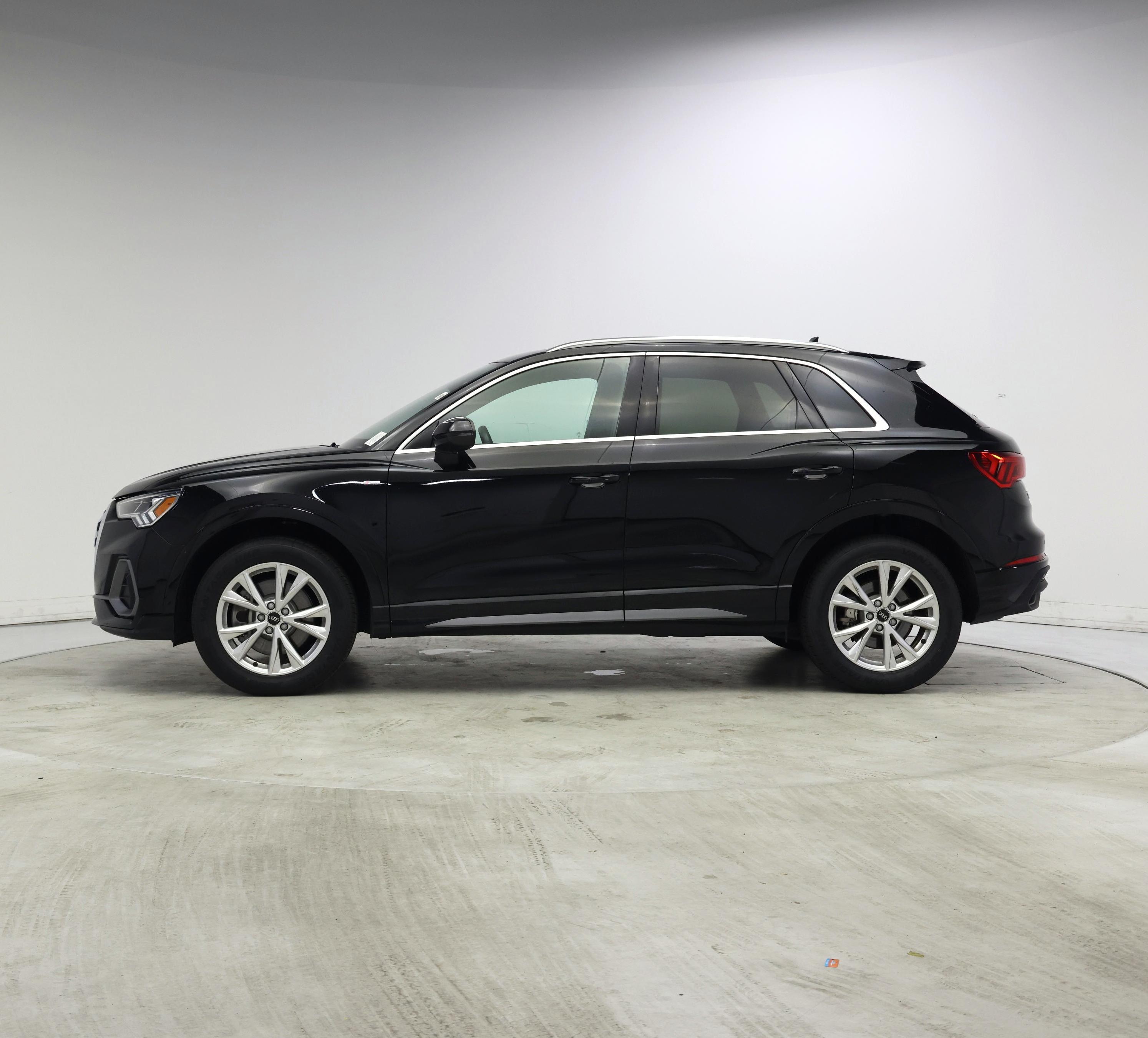 Thumbnail: 2024 Audi Q3 - 3