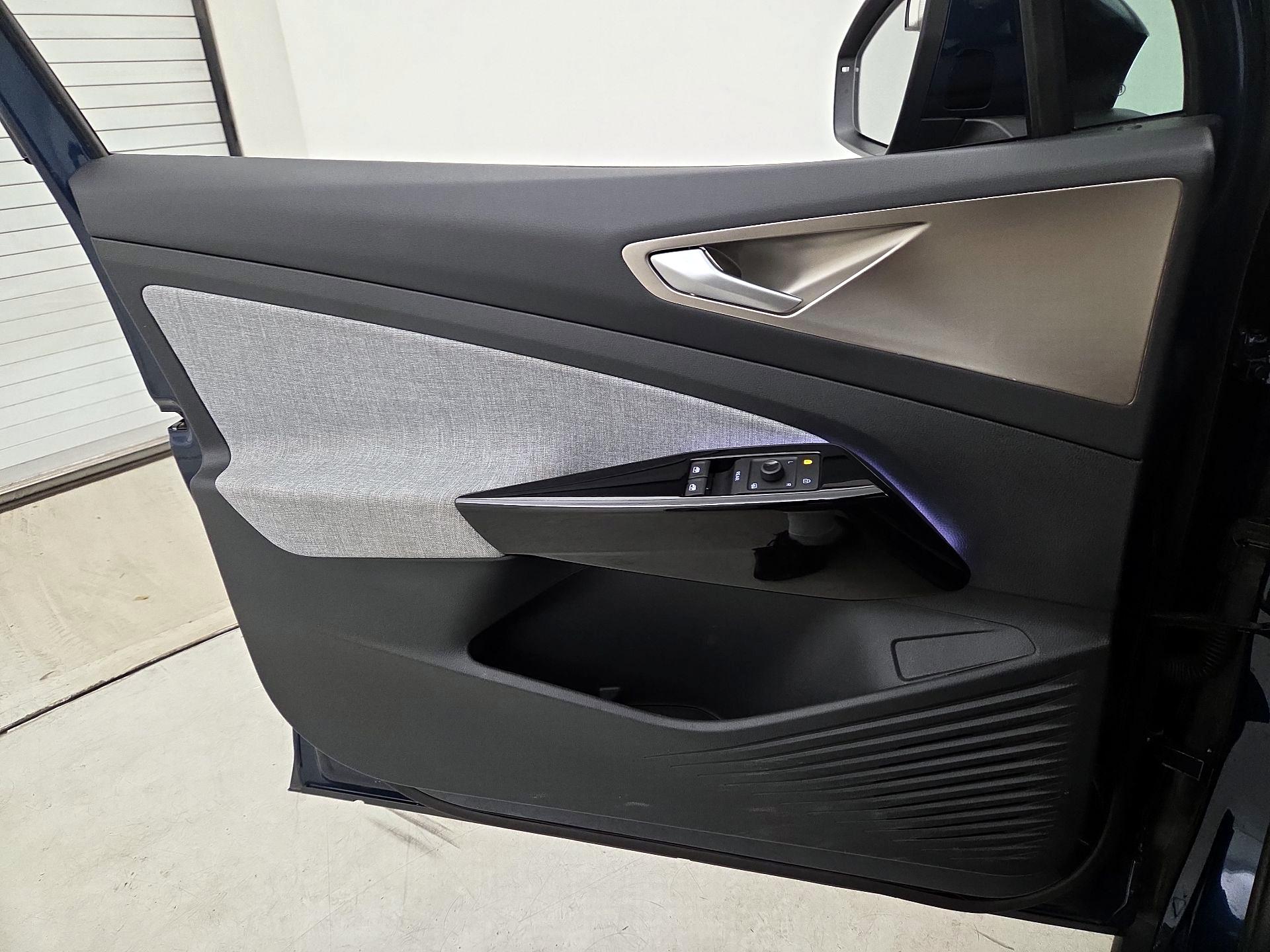 Thumbnail: 2023 Volkswagen ID.4 - 12