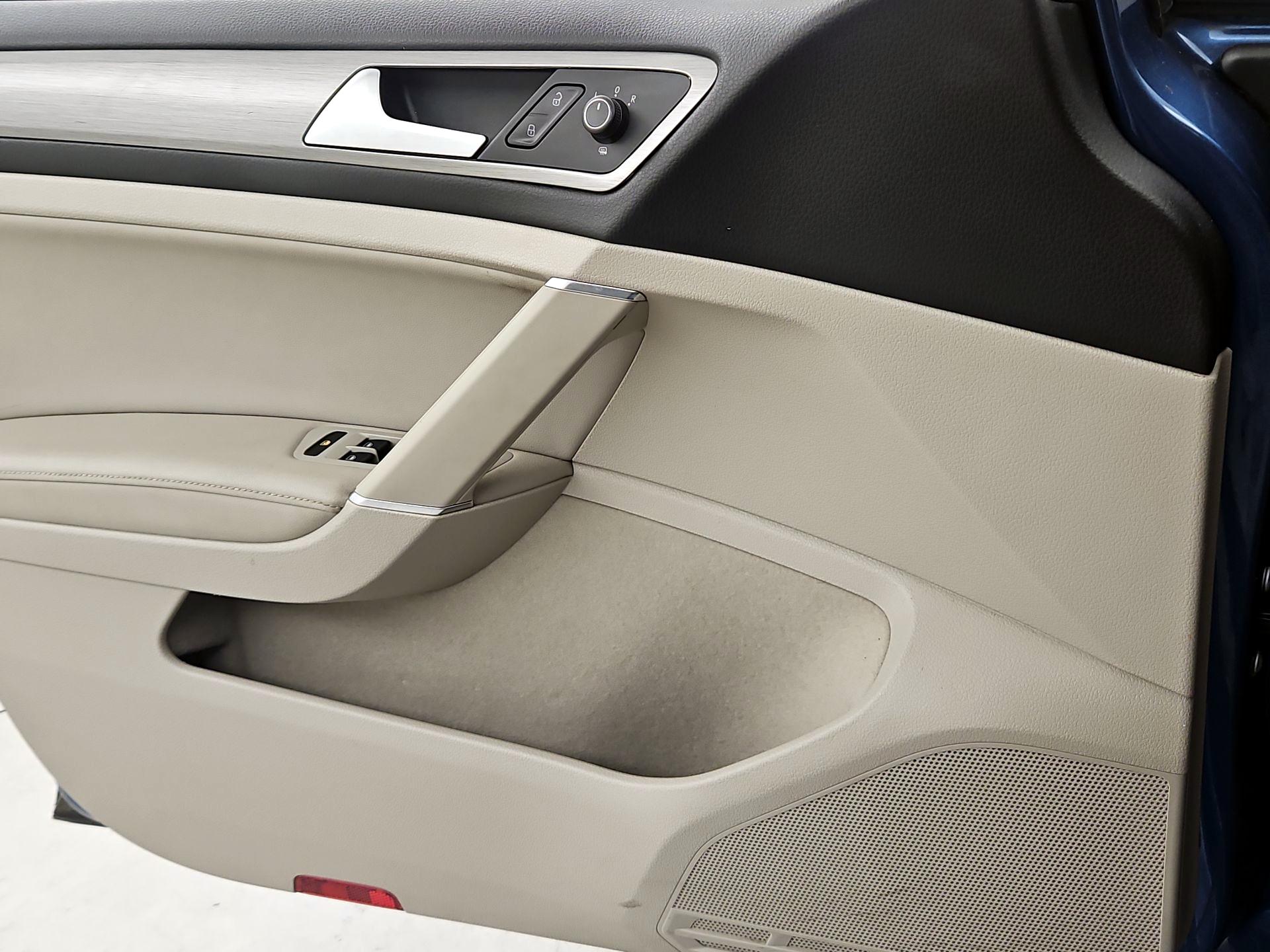 Thumbnail: 2015 Volkswagen Golf - 12
