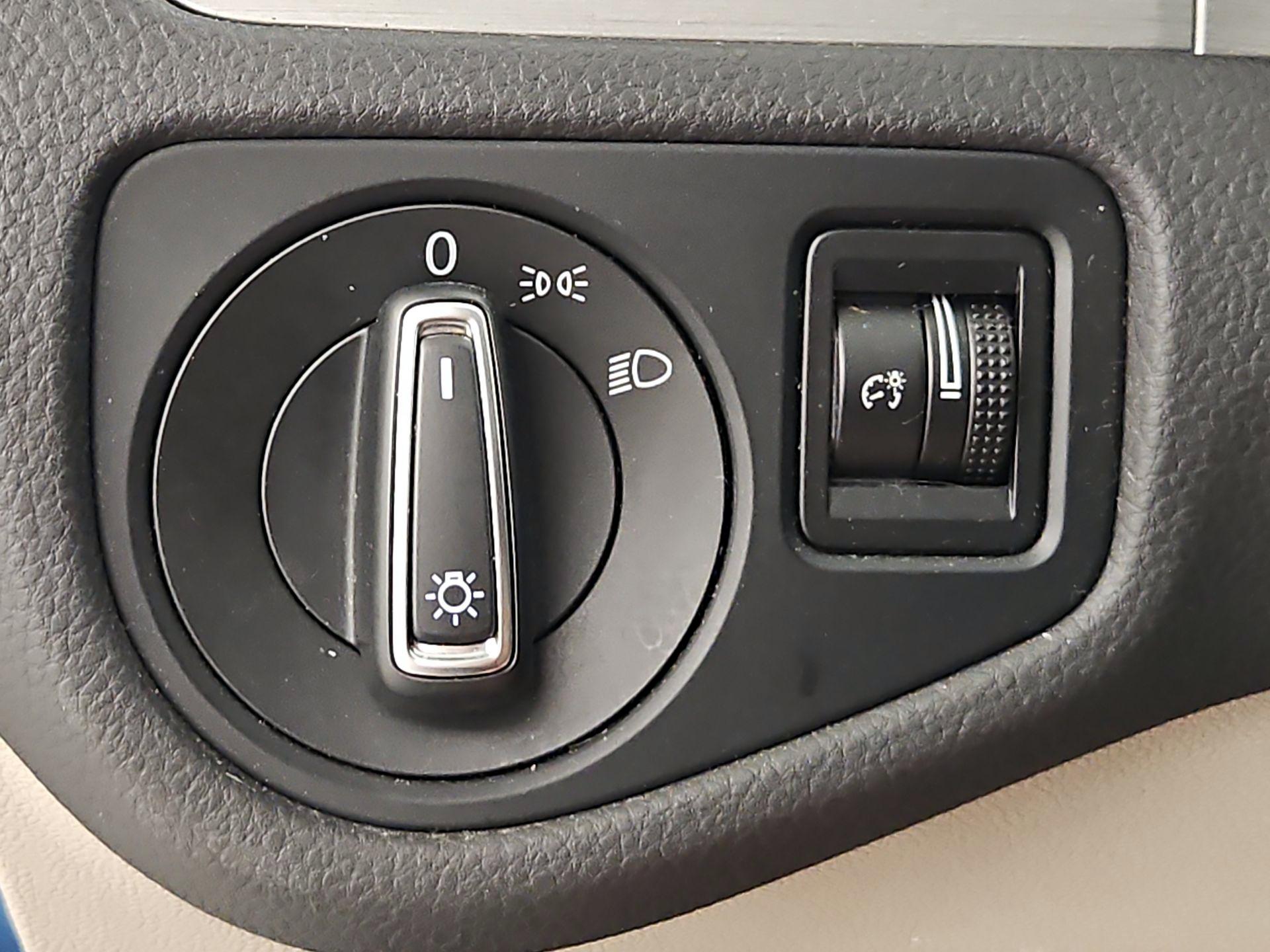 Thumbnail: 2015 Volkswagen Golf - 13