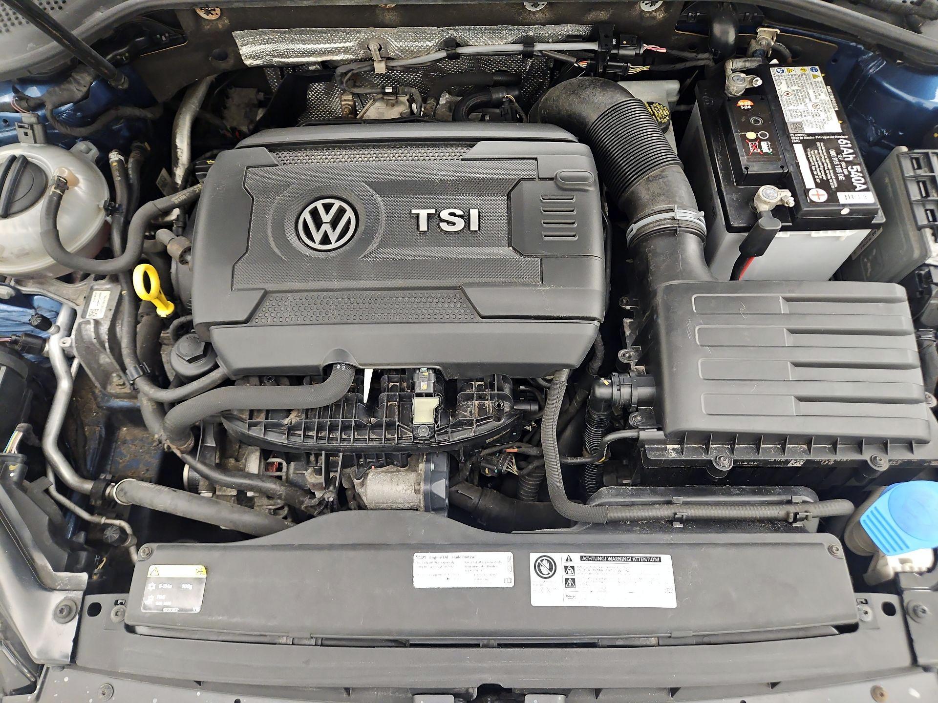 Thumbnail: 2015 Volkswagen Golf - 20