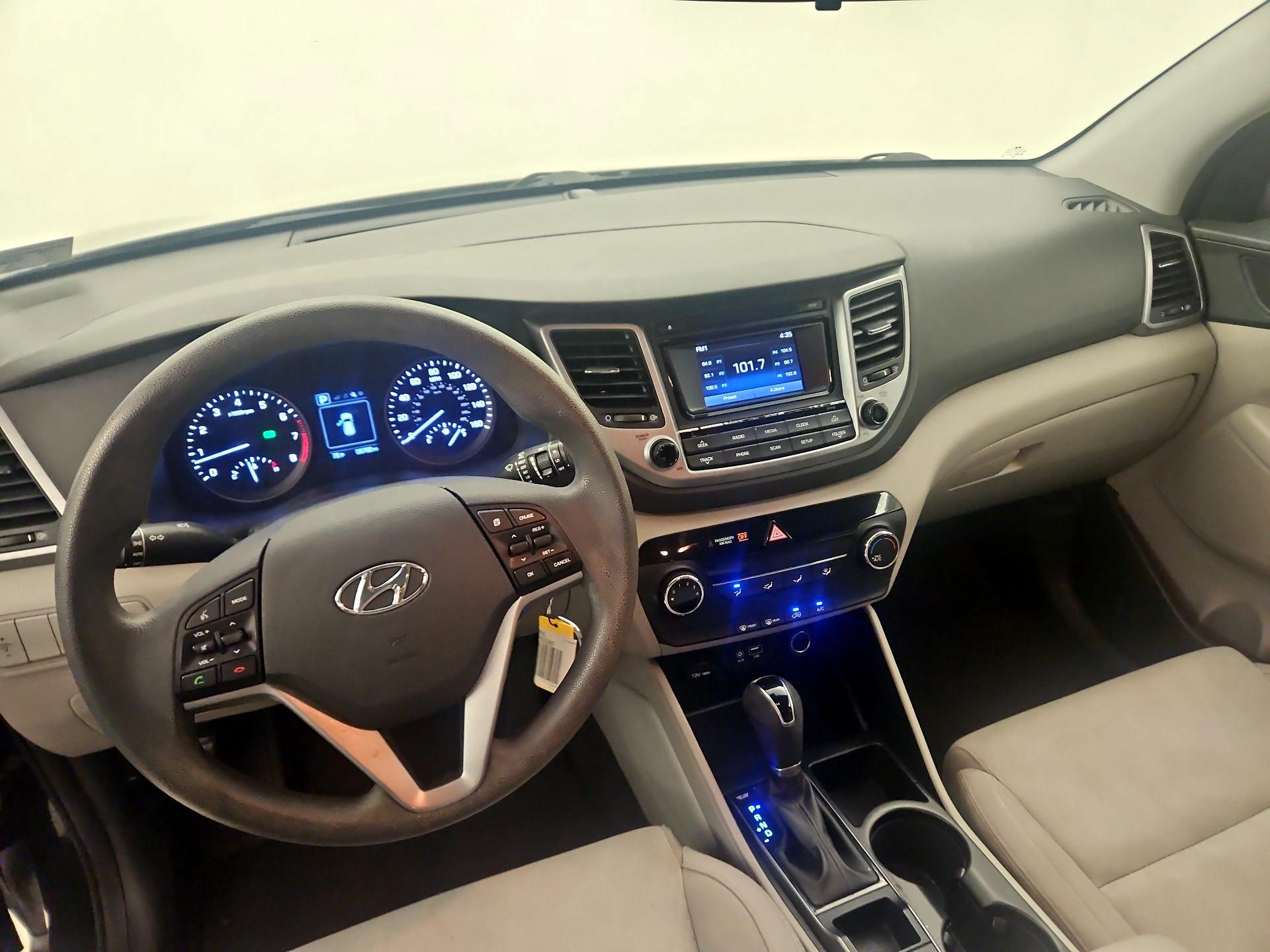 Thumbnail: 2016 Hyundai Tucson - 9