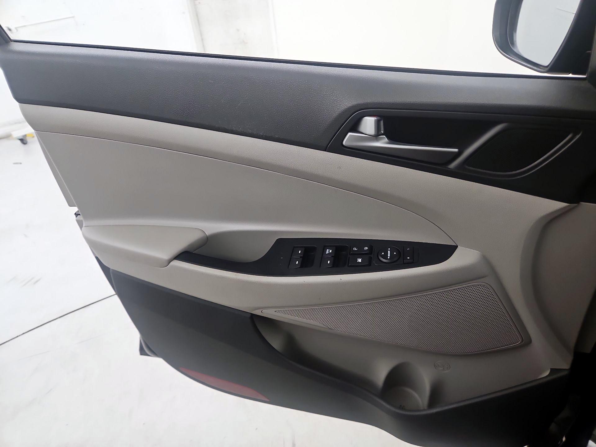 Thumbnail: 2016 Hyundai Tucson - 12