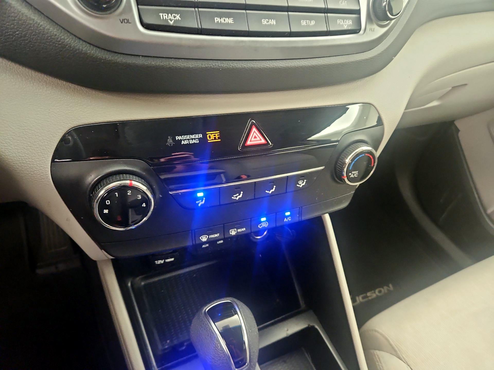 Thumbnail: 2016 Hyundai Tucson - 16