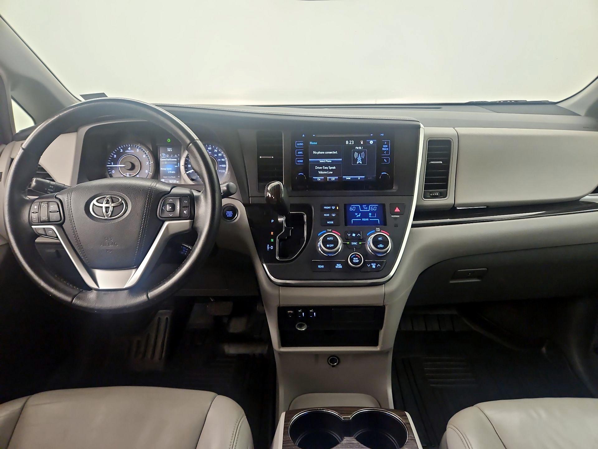 Thumbnail: 2015 Toyota Sienna - 9