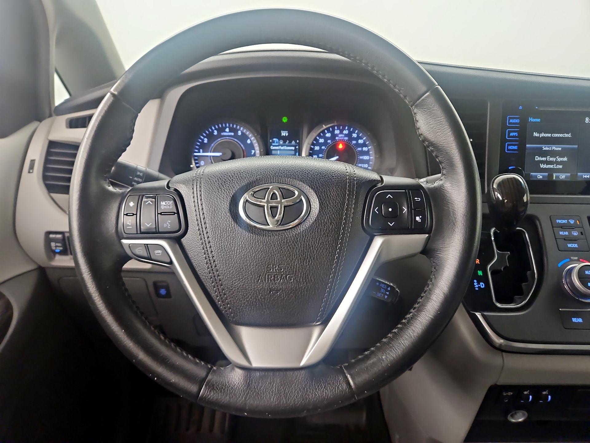 Thumbnail: 2015 Toyota Sienna - 10