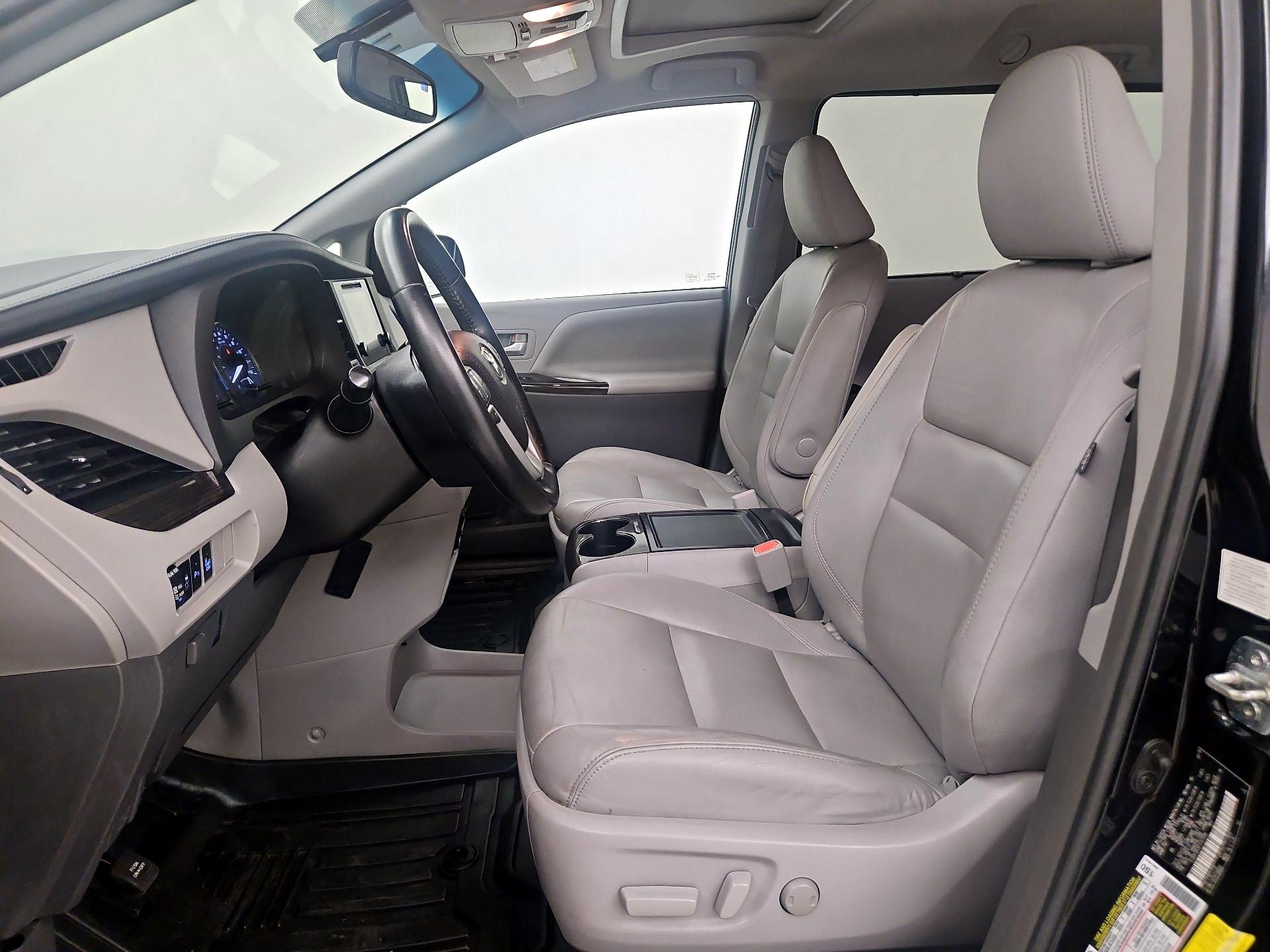 Thumbnail: 2015 Toyota Sienna - 11