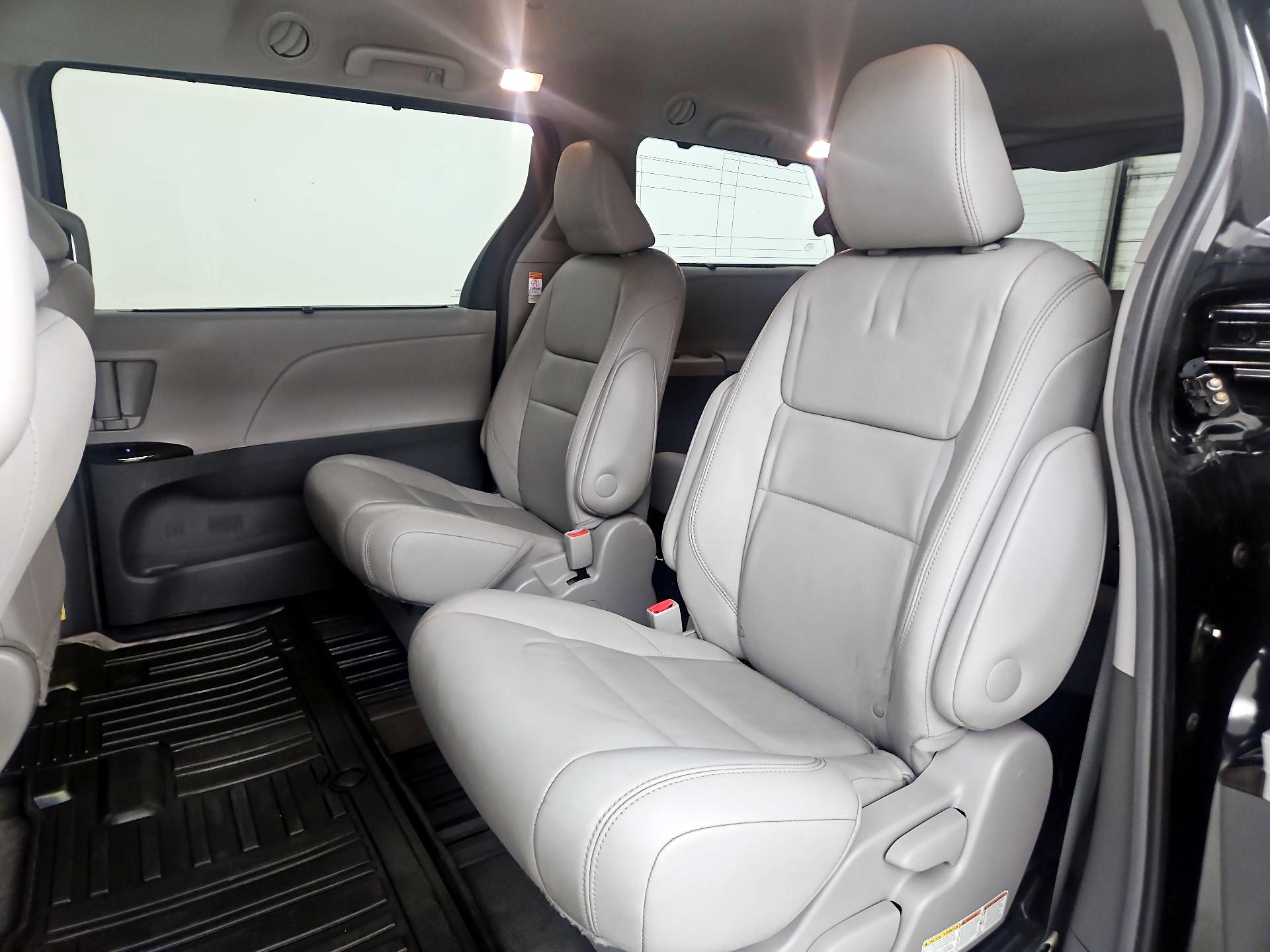 Thumbnail: 2015 Toyota Sienna - 20