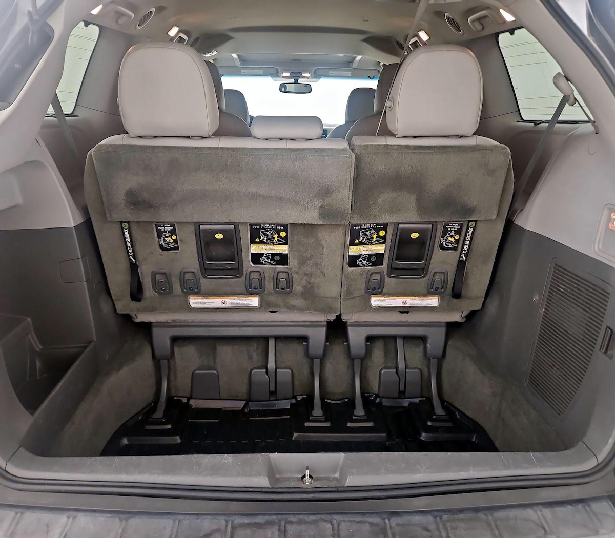 Trunk/Cargo (Seats Up)